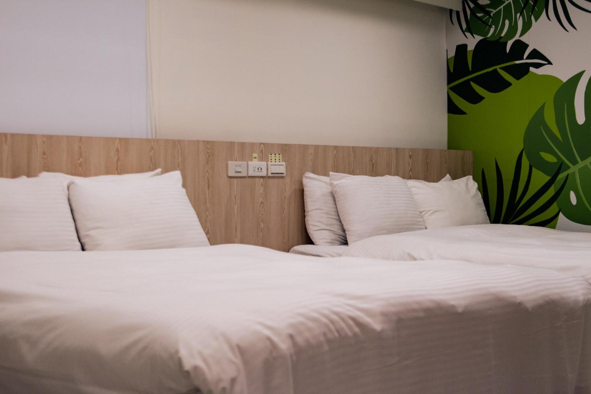 Queen Room with Two Queen Beds photo 3