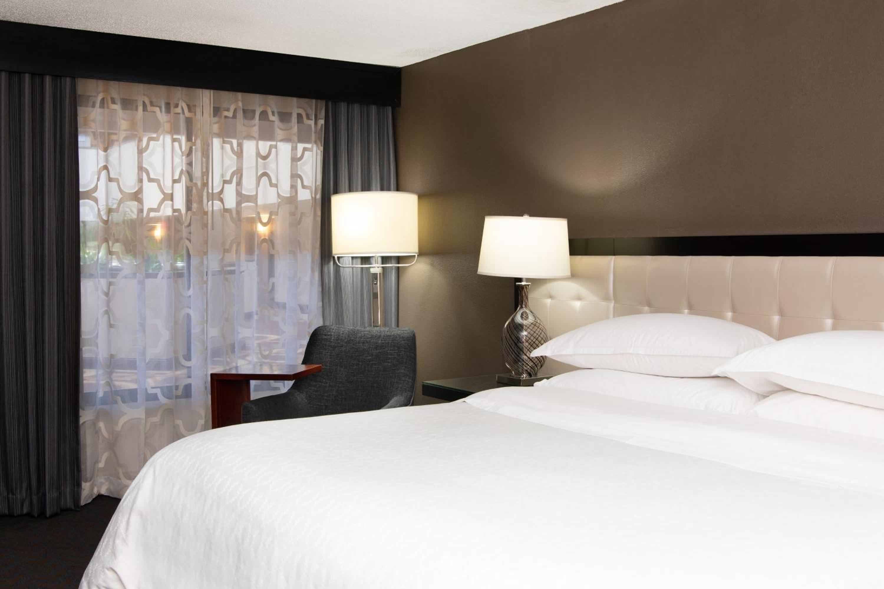 Traditional King, Guest room, 1 King - Photo 6