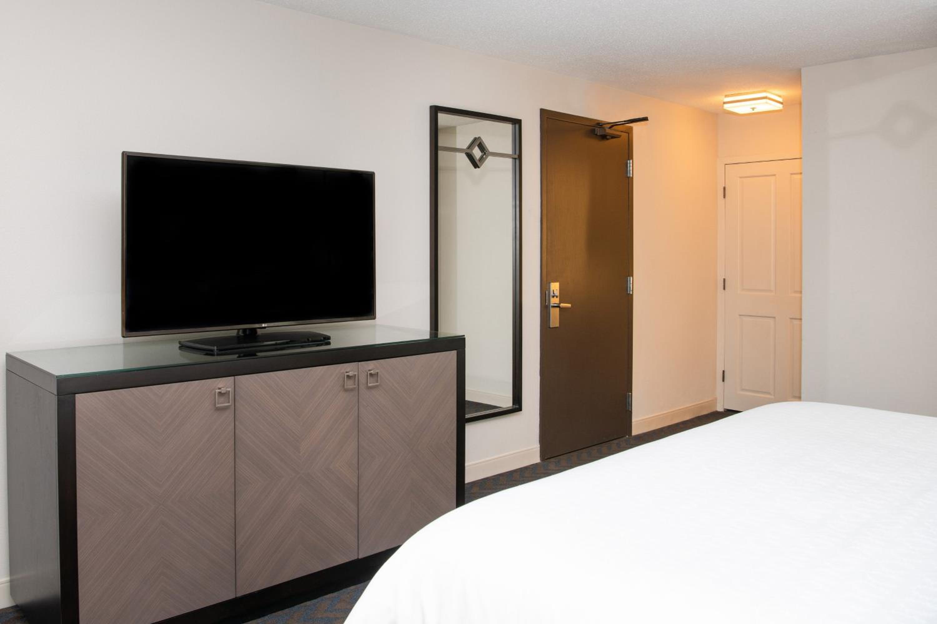 Traditional King, Guest room, 1 King - Photo 10