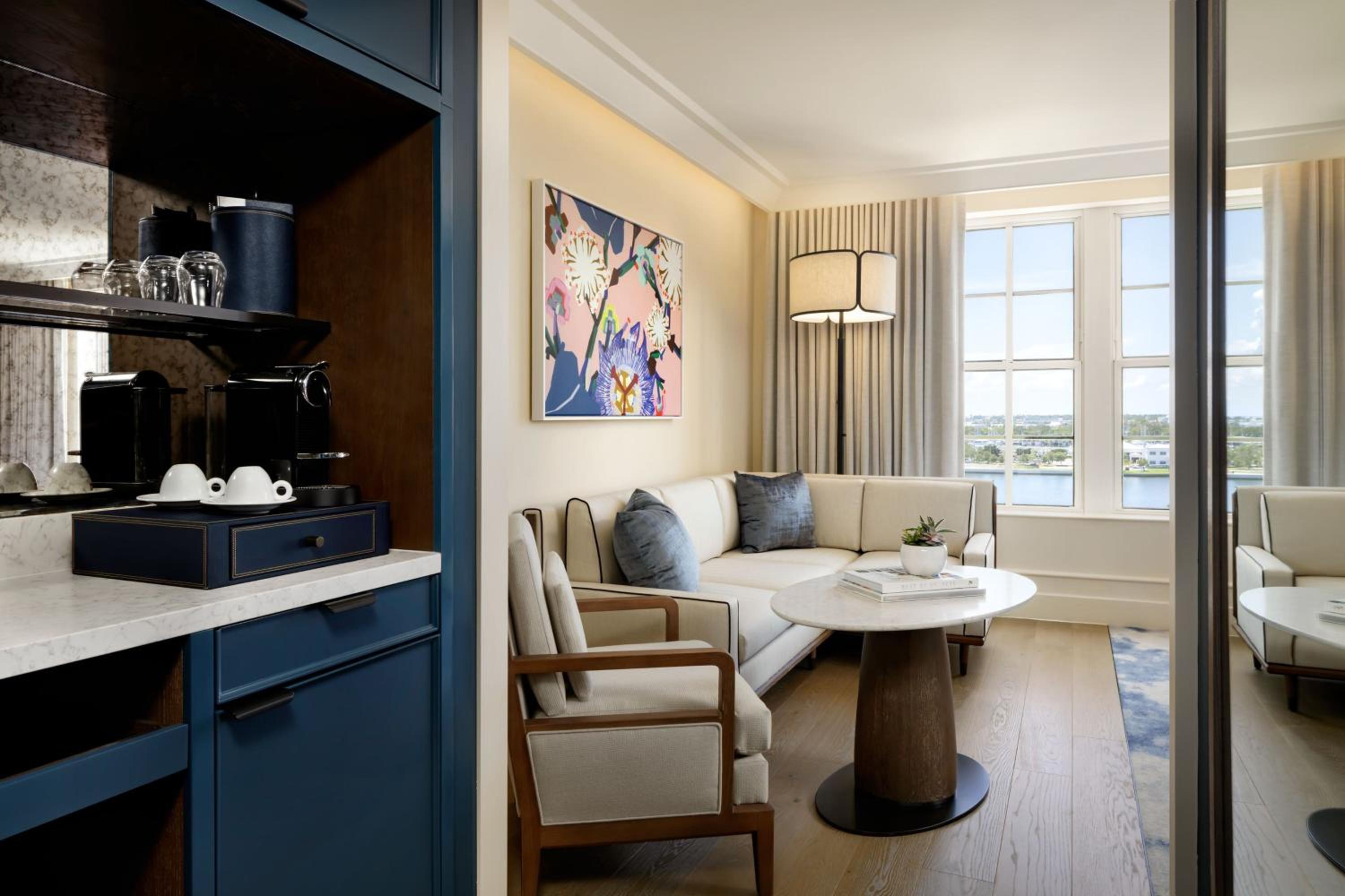 Premium Queen Room with Two Queen Beds and Bay View - Historic - Photo 3