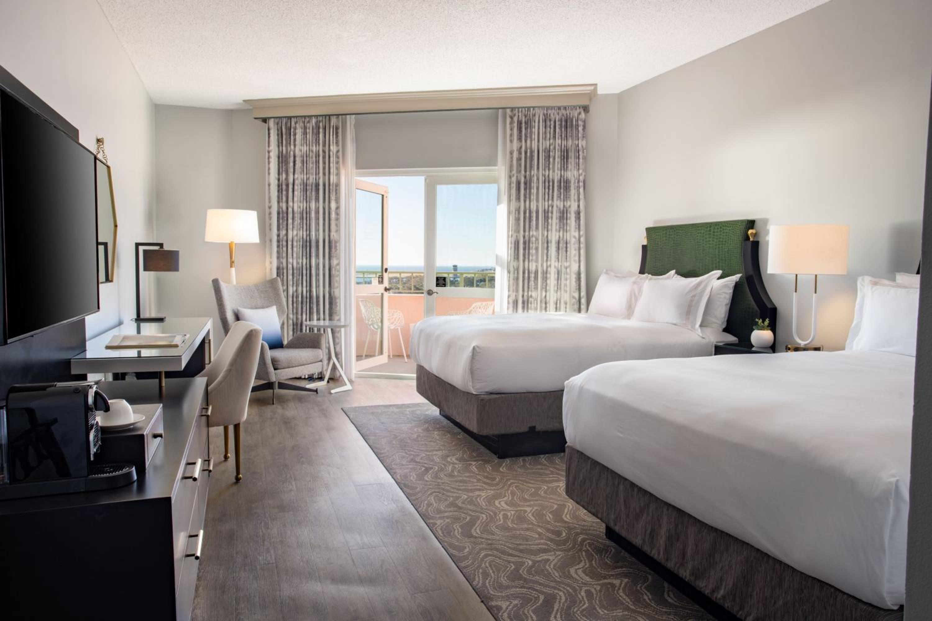 Premium Queen Room with Two Queen Beds and Bay View, Upper Floor, Balcony -Tower - Photo 1