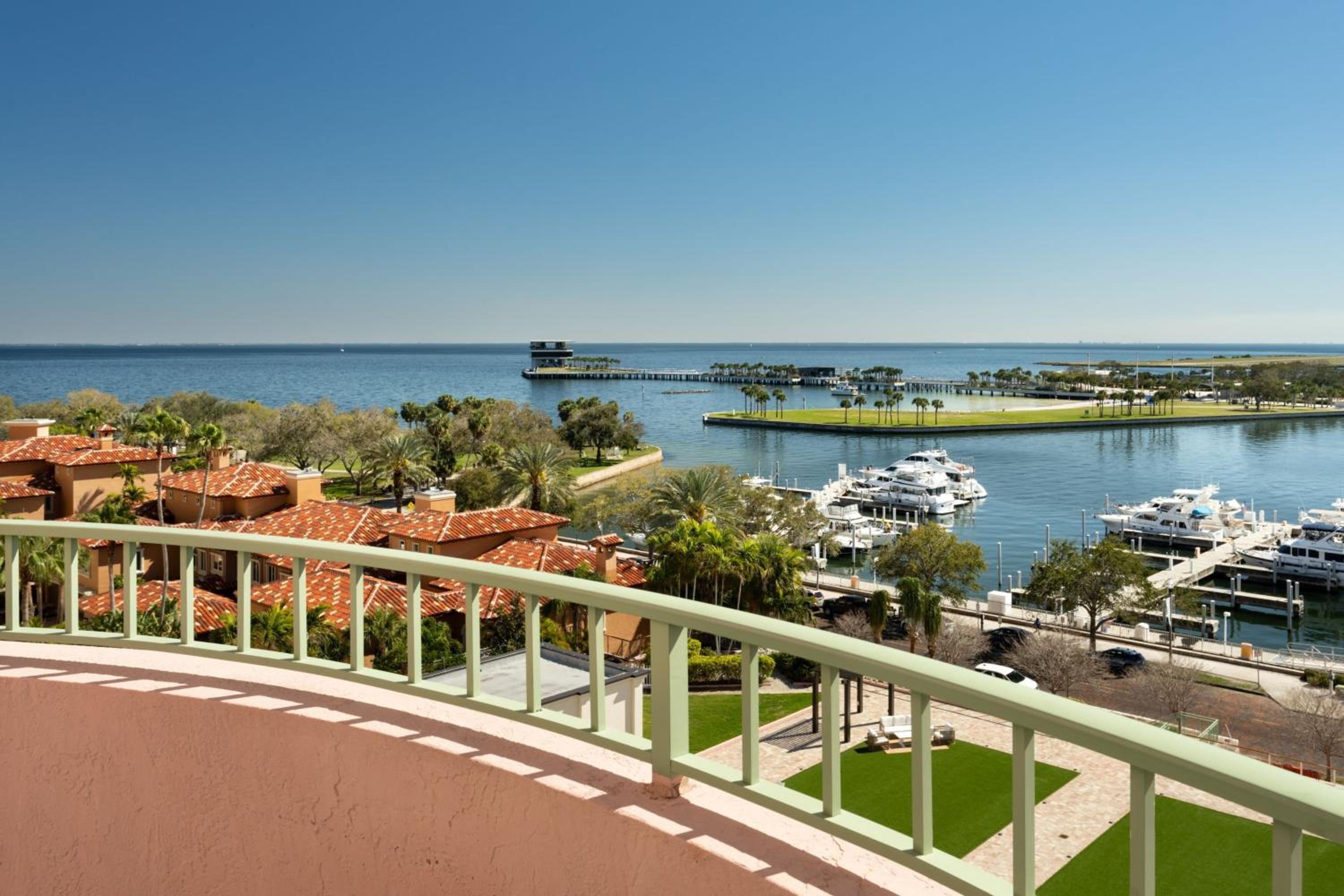 Marina View Suite, 1 King Bed, Bay View, Balcony - Top Floor -Tower - Photo 2