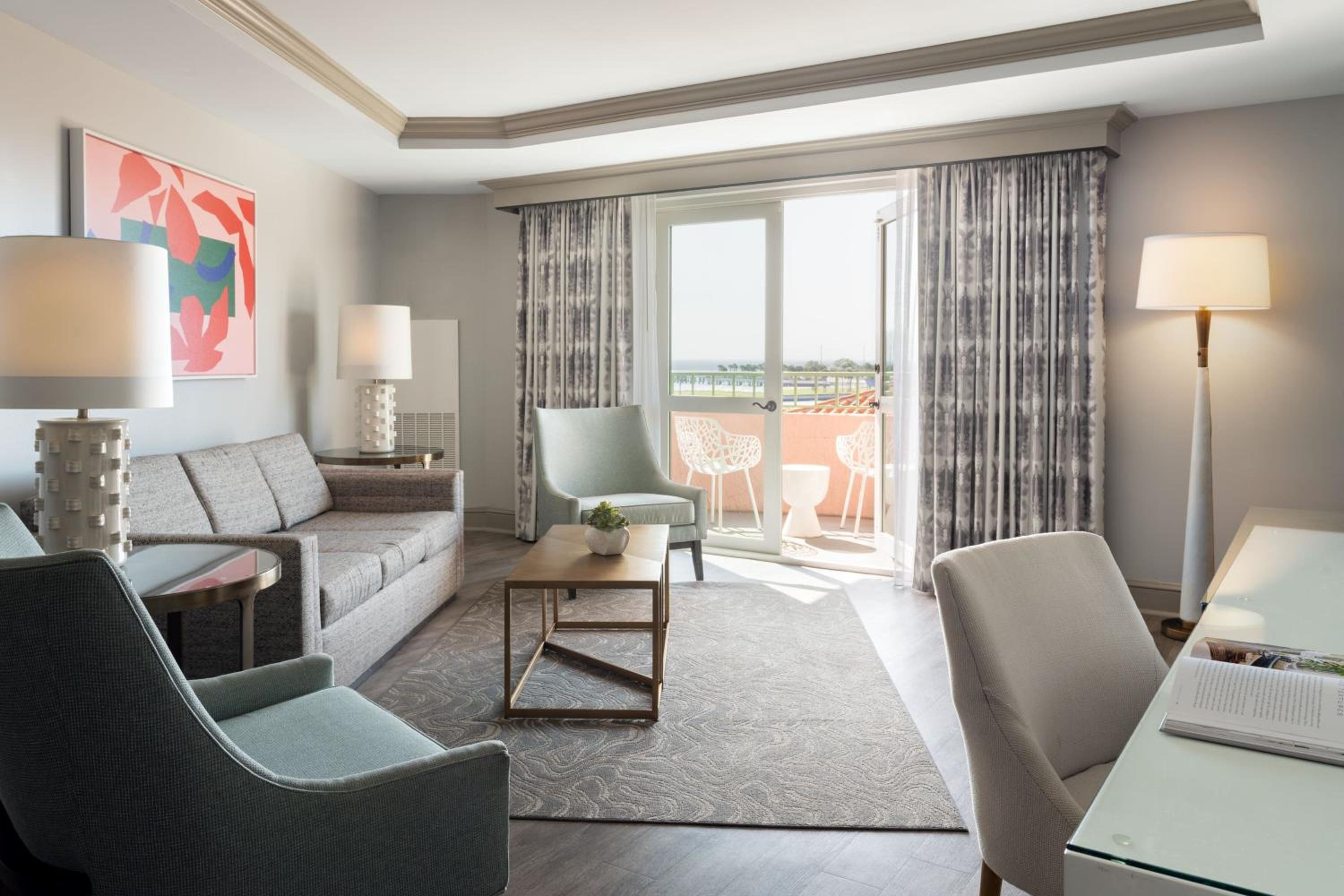 One-Bedroom Superior Suite , 1 King Bed, with Sofa Bed and Bay View, Balony -Tower - Photo 1