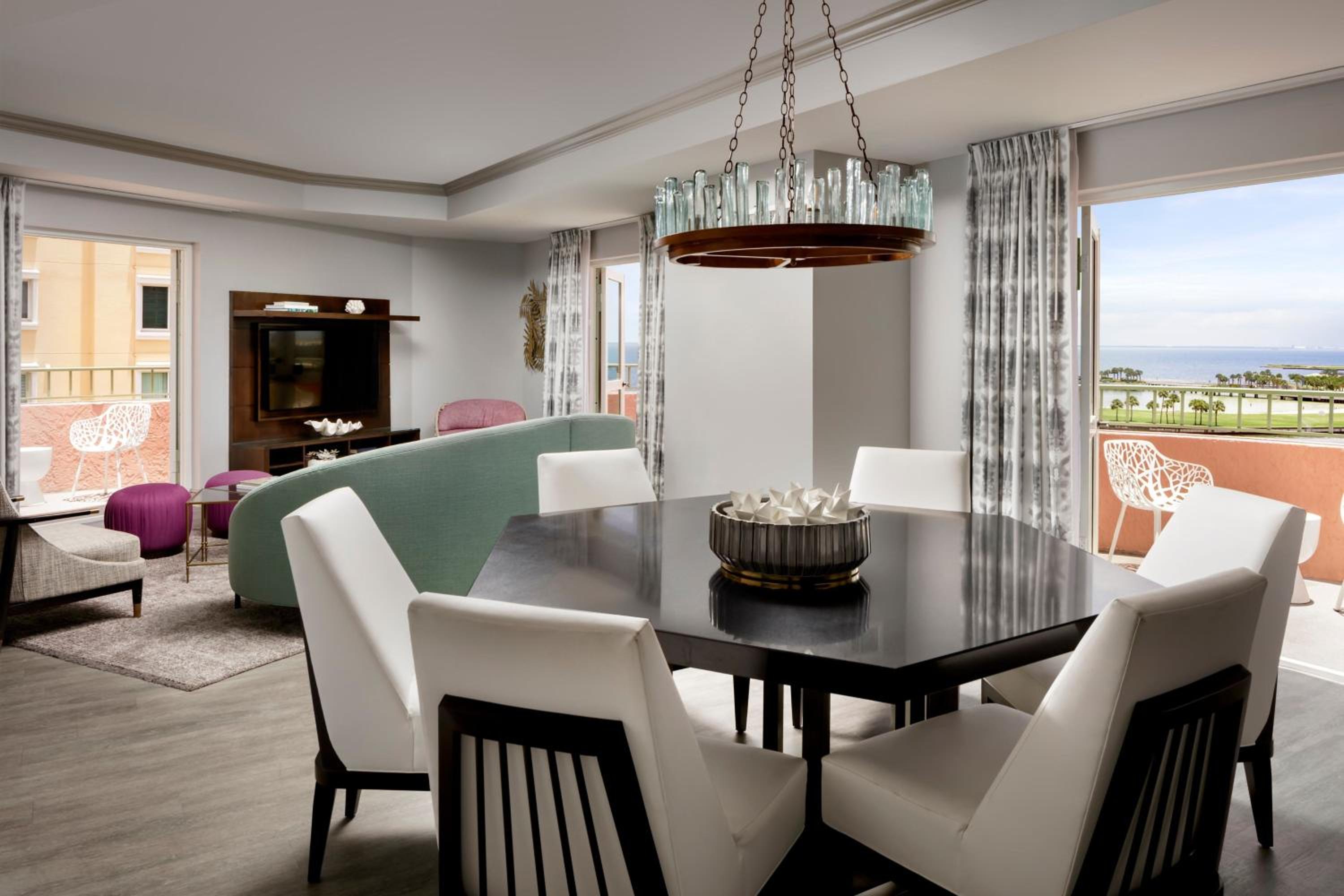 Marina View Suite, 1 King Bed, Bay View, Balcony - Top Floor -Tower - Photo 8