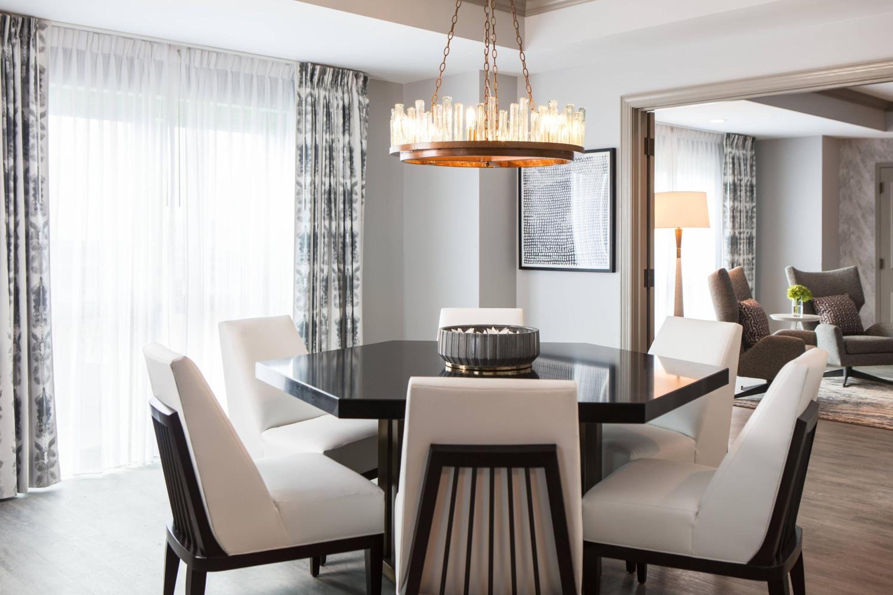 Marina View Suite, 1 King Bed, Bay View, Balcony - Top Floor -Tower - Photo 6