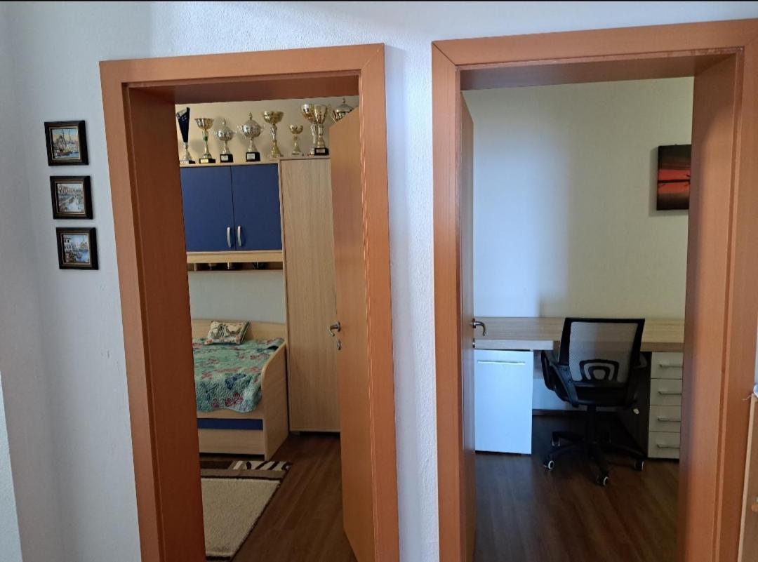 Apartment photo 2