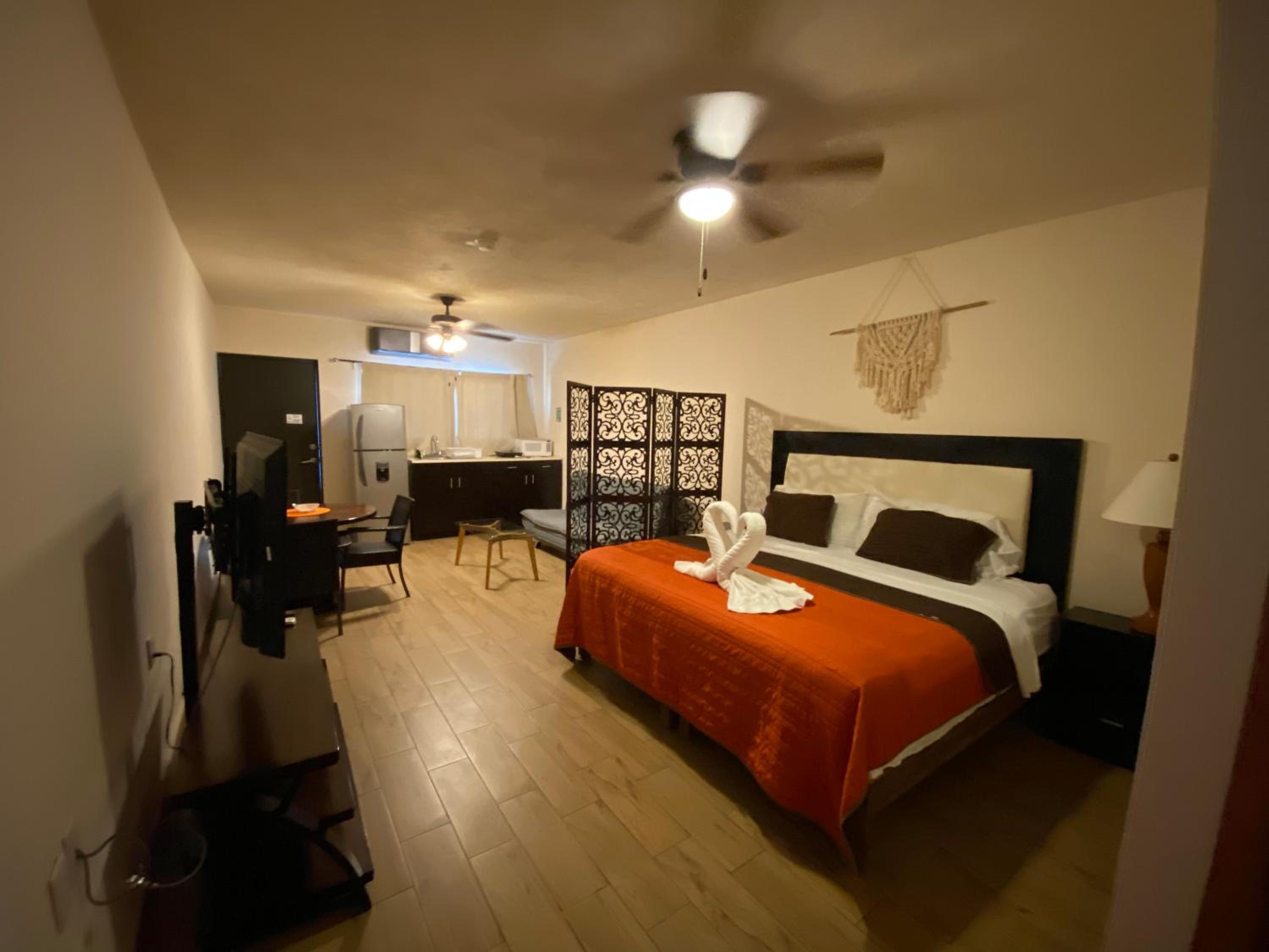 Deluxe Queen Studio