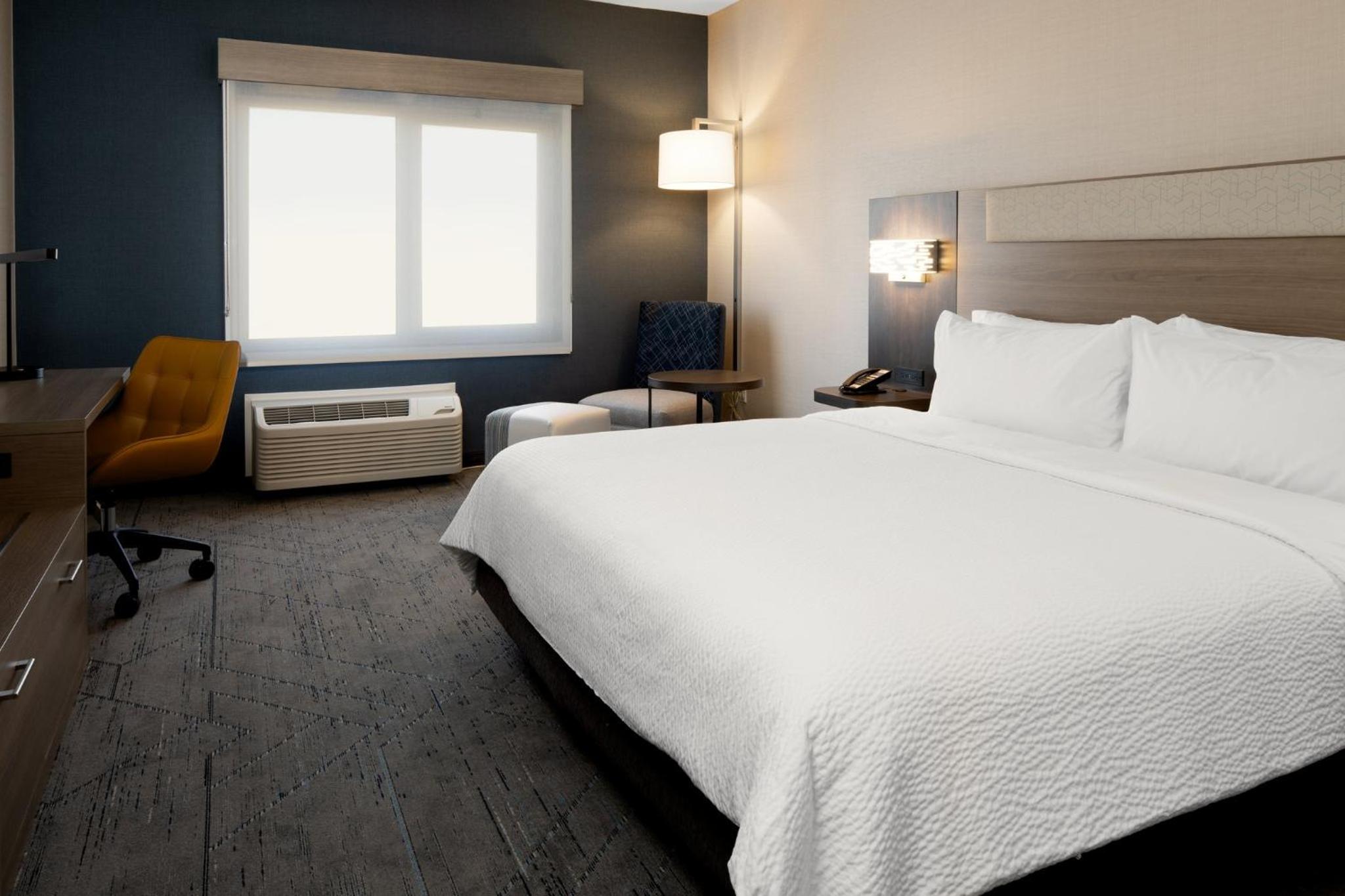 Standard King Room - Photo 1
