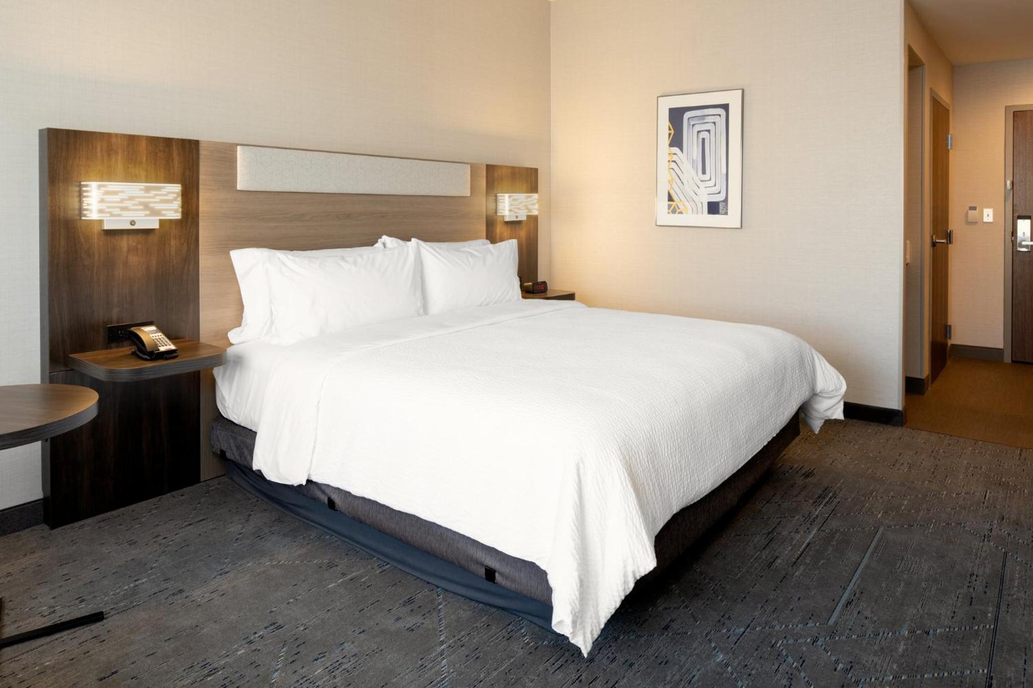 Standard King Room - Photo 6