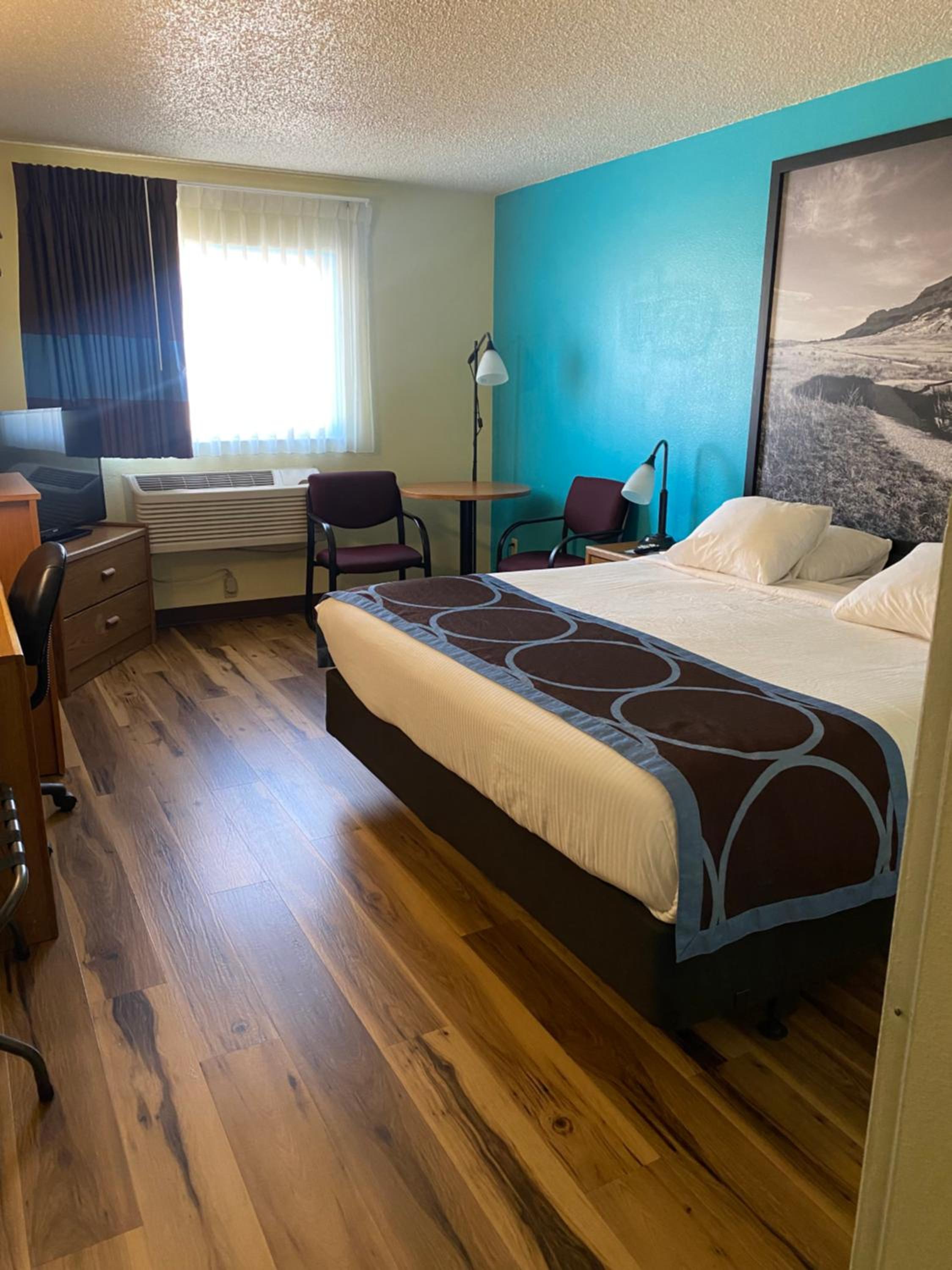 King Room - Non-Smoking - Photo 1