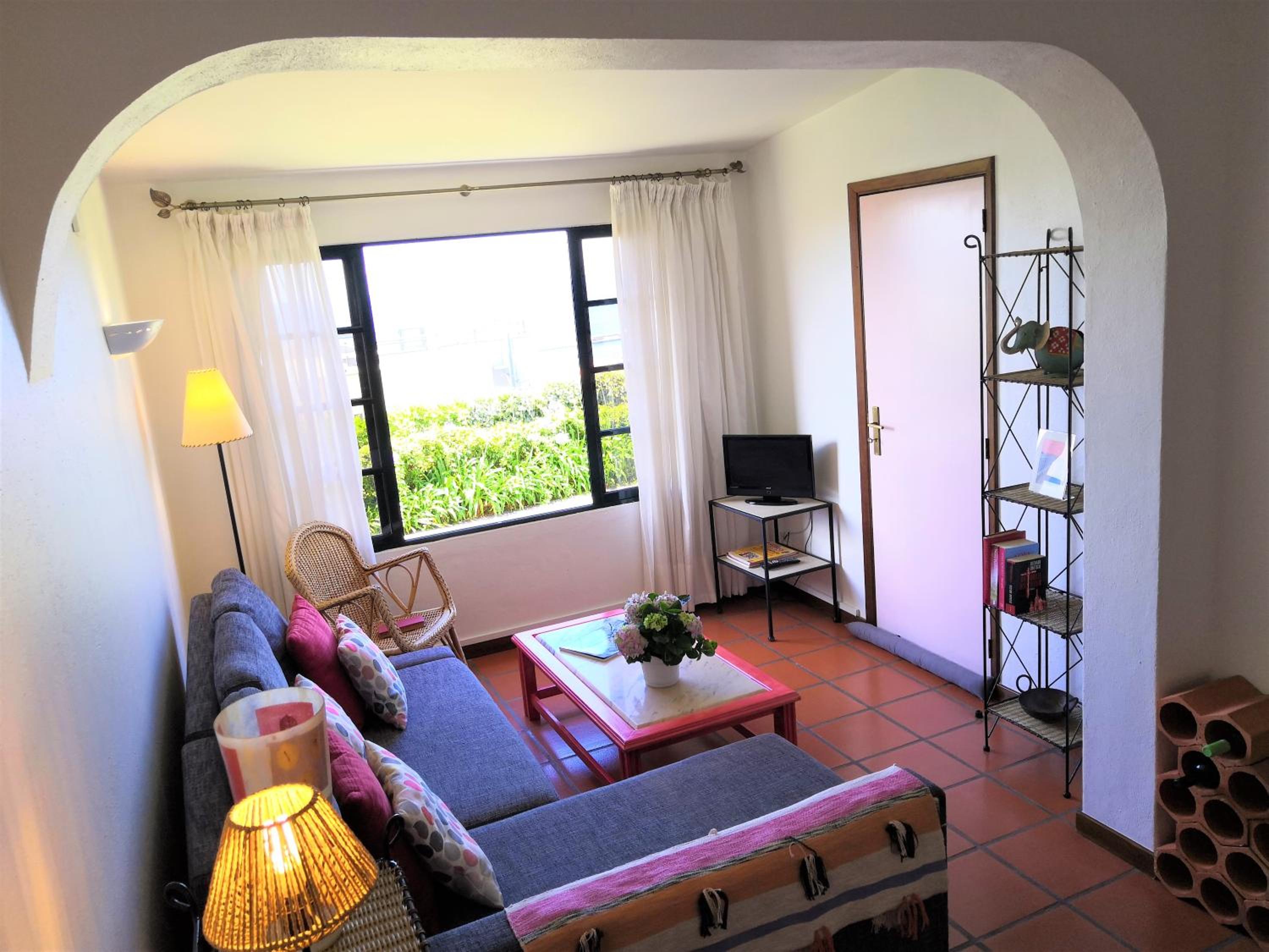 One-Bedroom Apartment photo 2