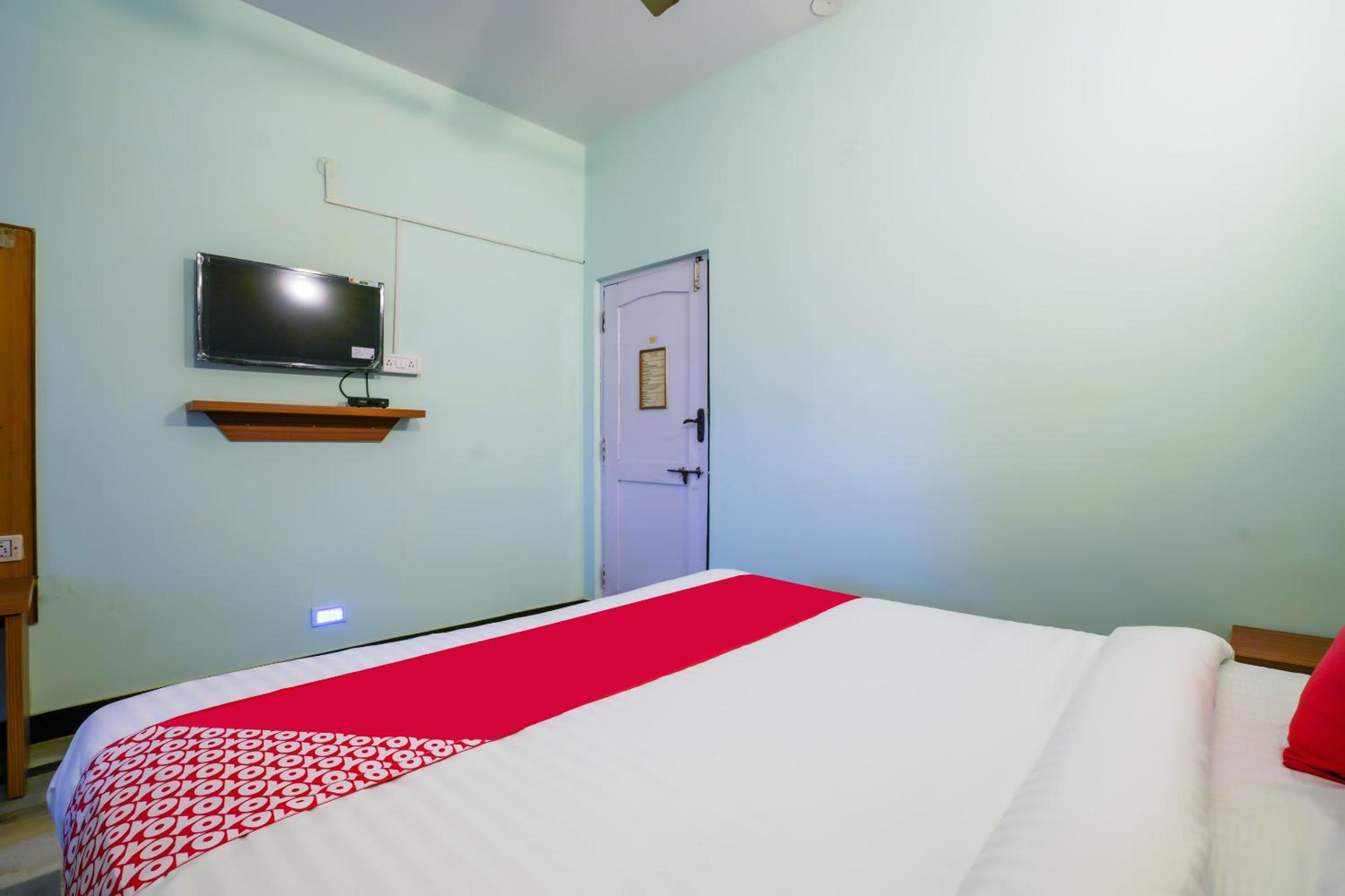 Standard Double Room - Photo 11
