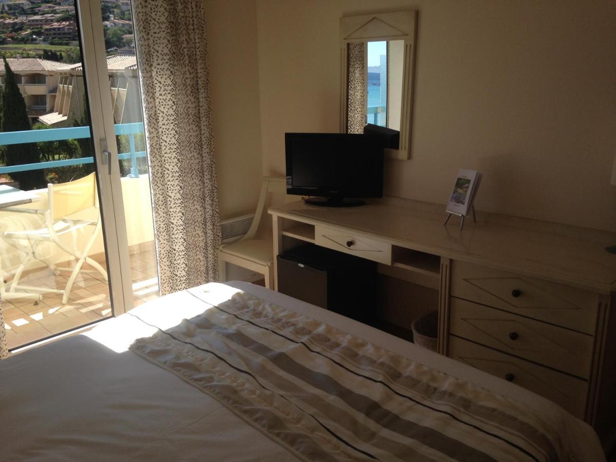 Double Room with Side Sea View - Second Floor photo 2