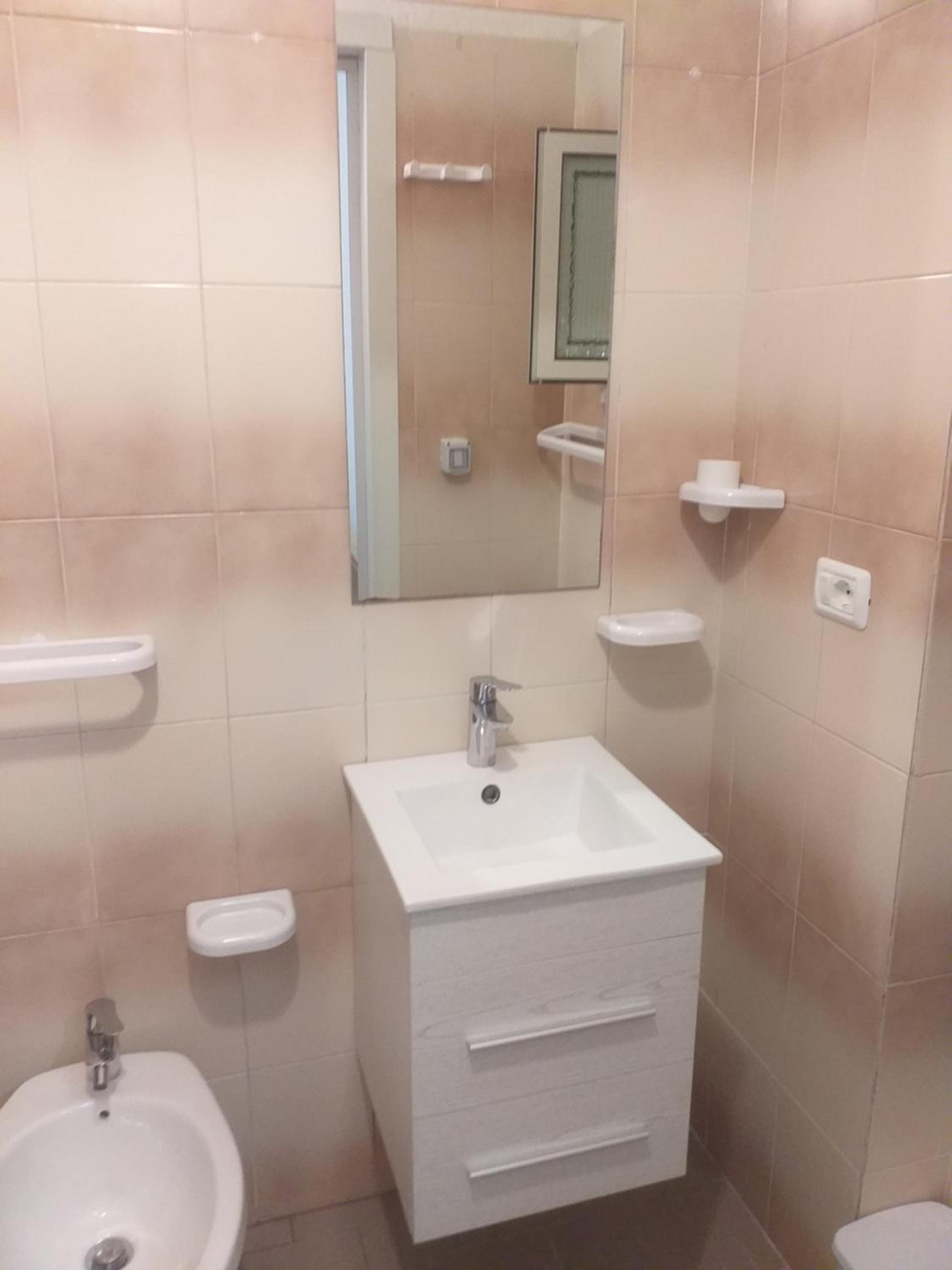 One-Bedroom House - Photo 19