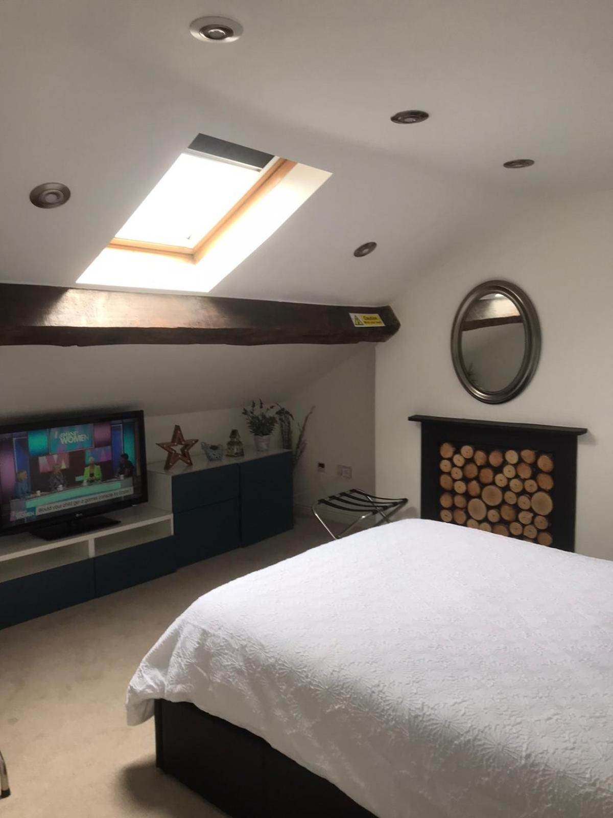 Double Room with Private Bathroom - Photo 2