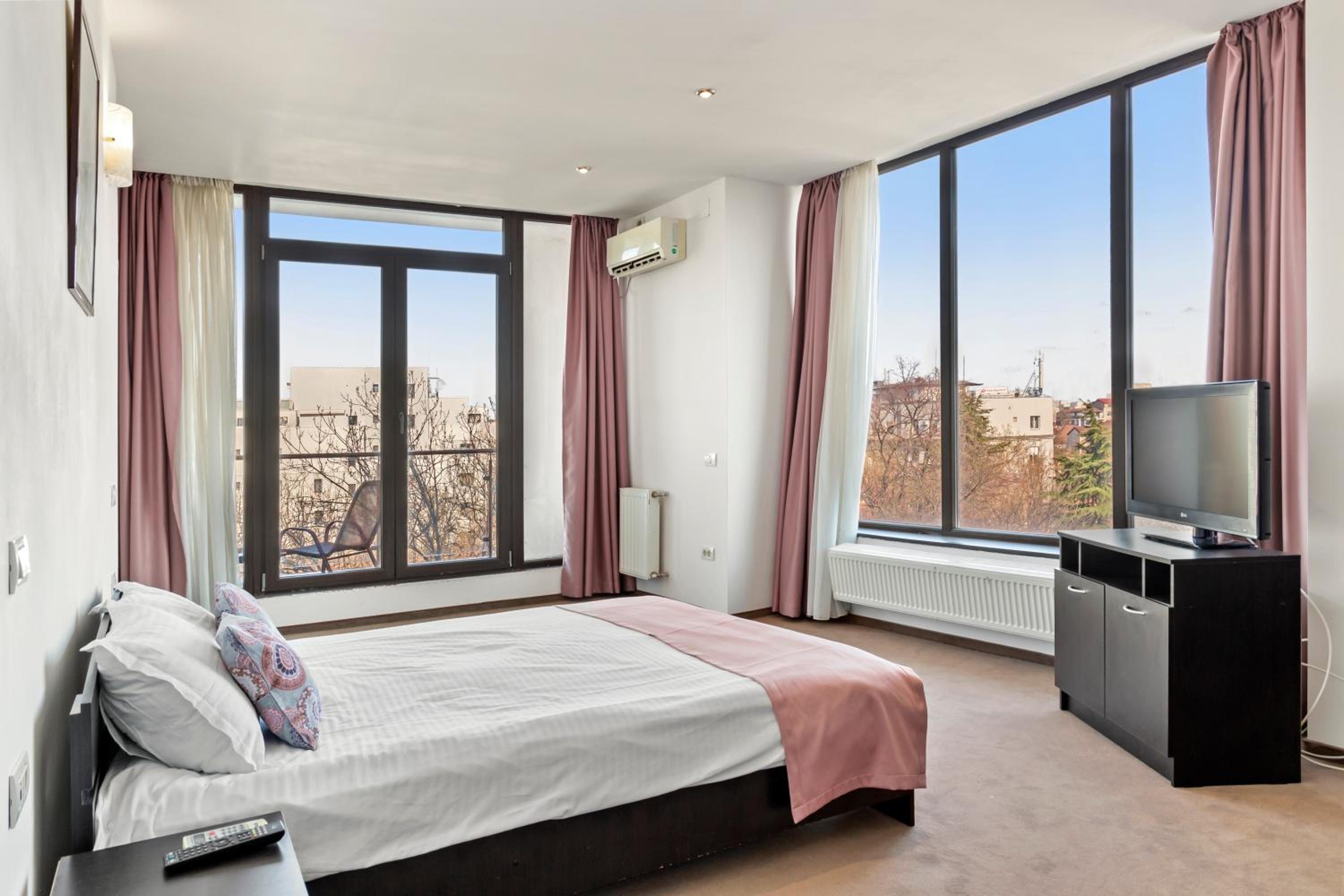 One-Bedroom Apartment with Balcony - Photo 17