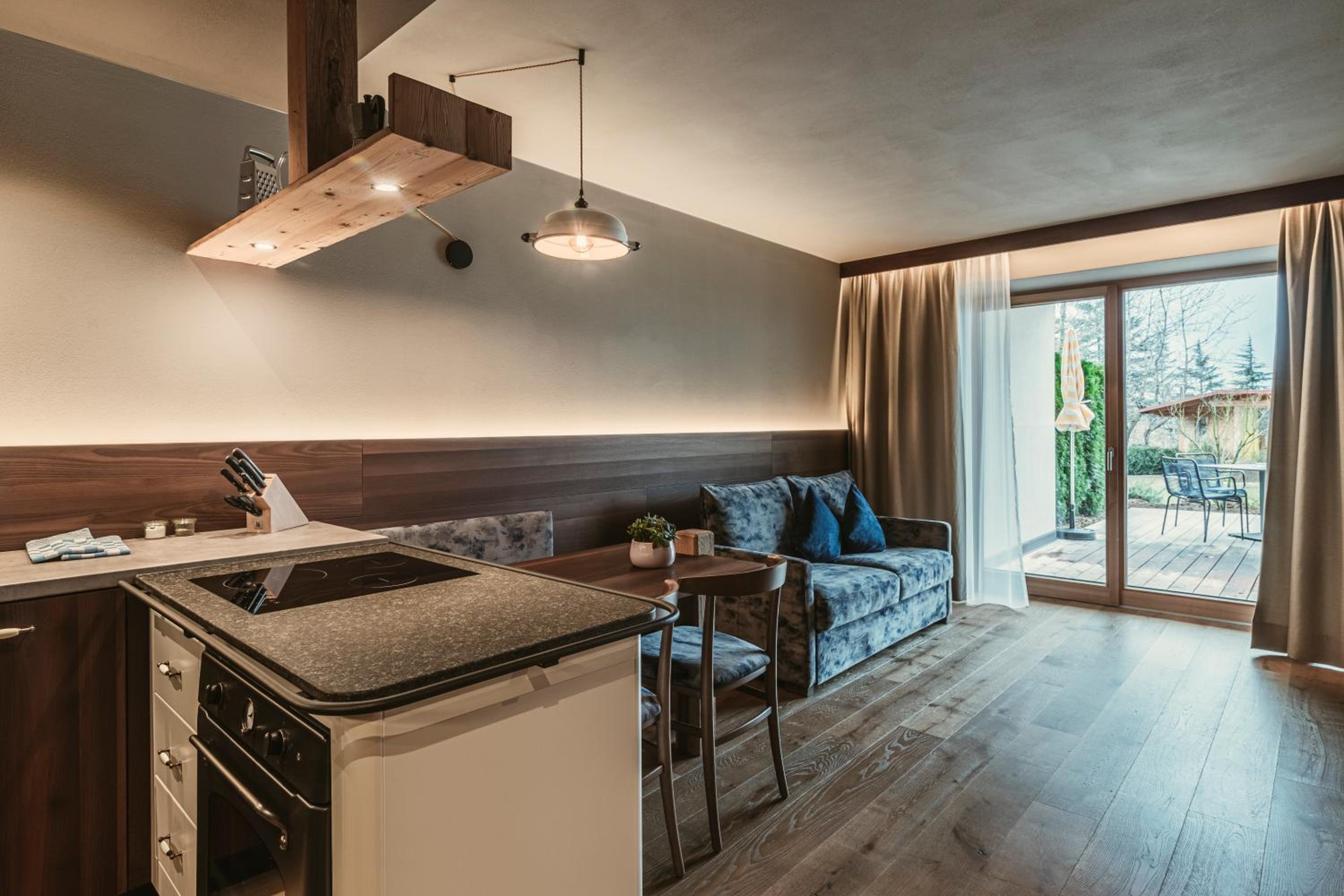 Apartment with Mountain View