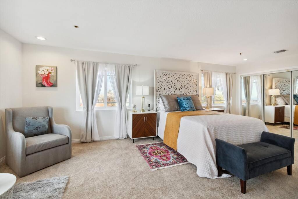 Three-Bedroom House photo 1