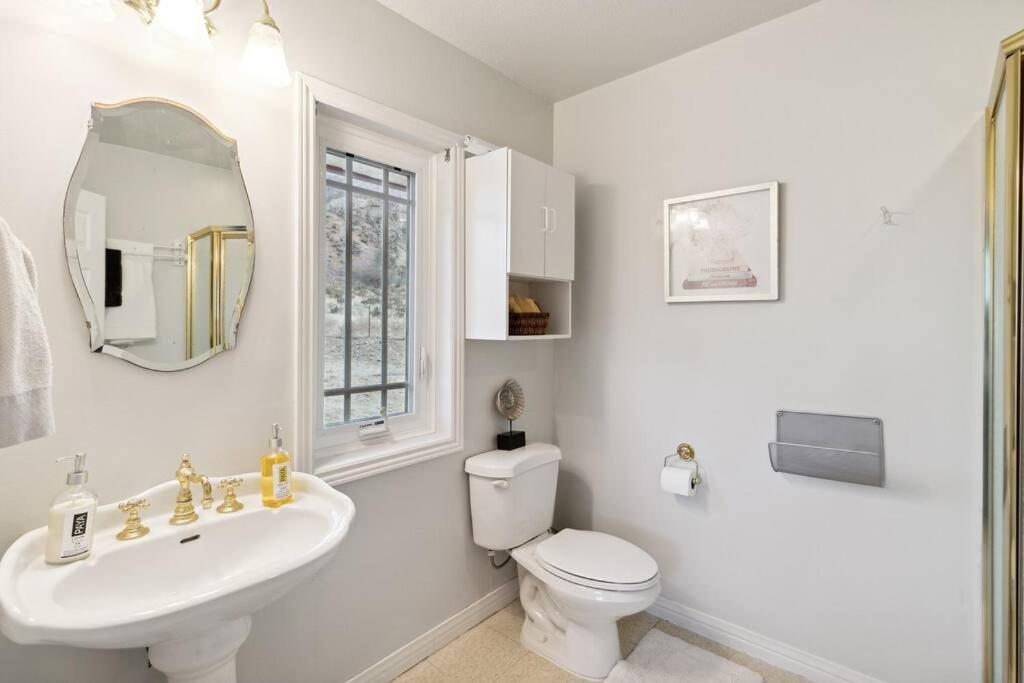 Three-Bedroom House photo 2
