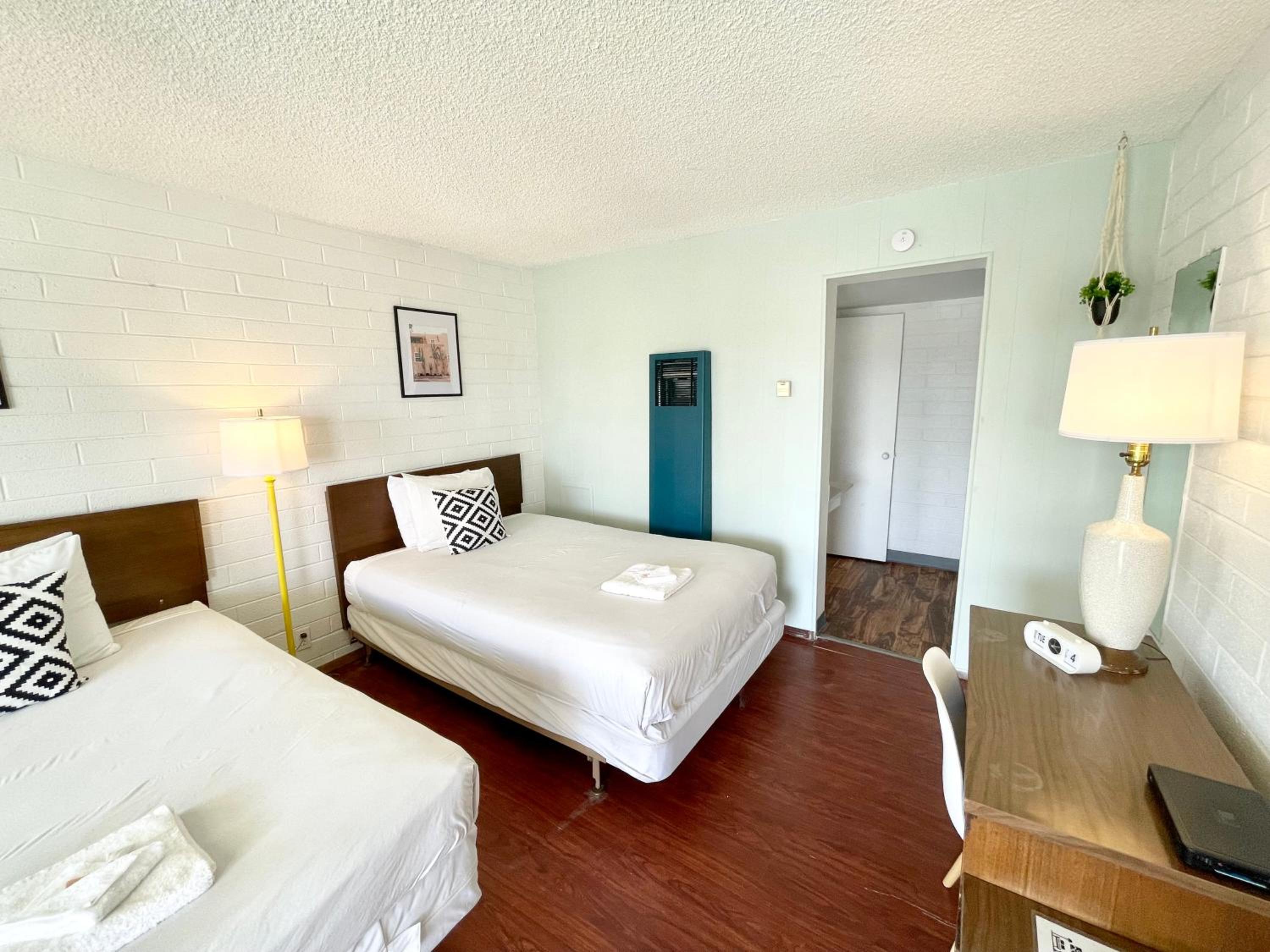 Double Room with Two Double Beds photo 2