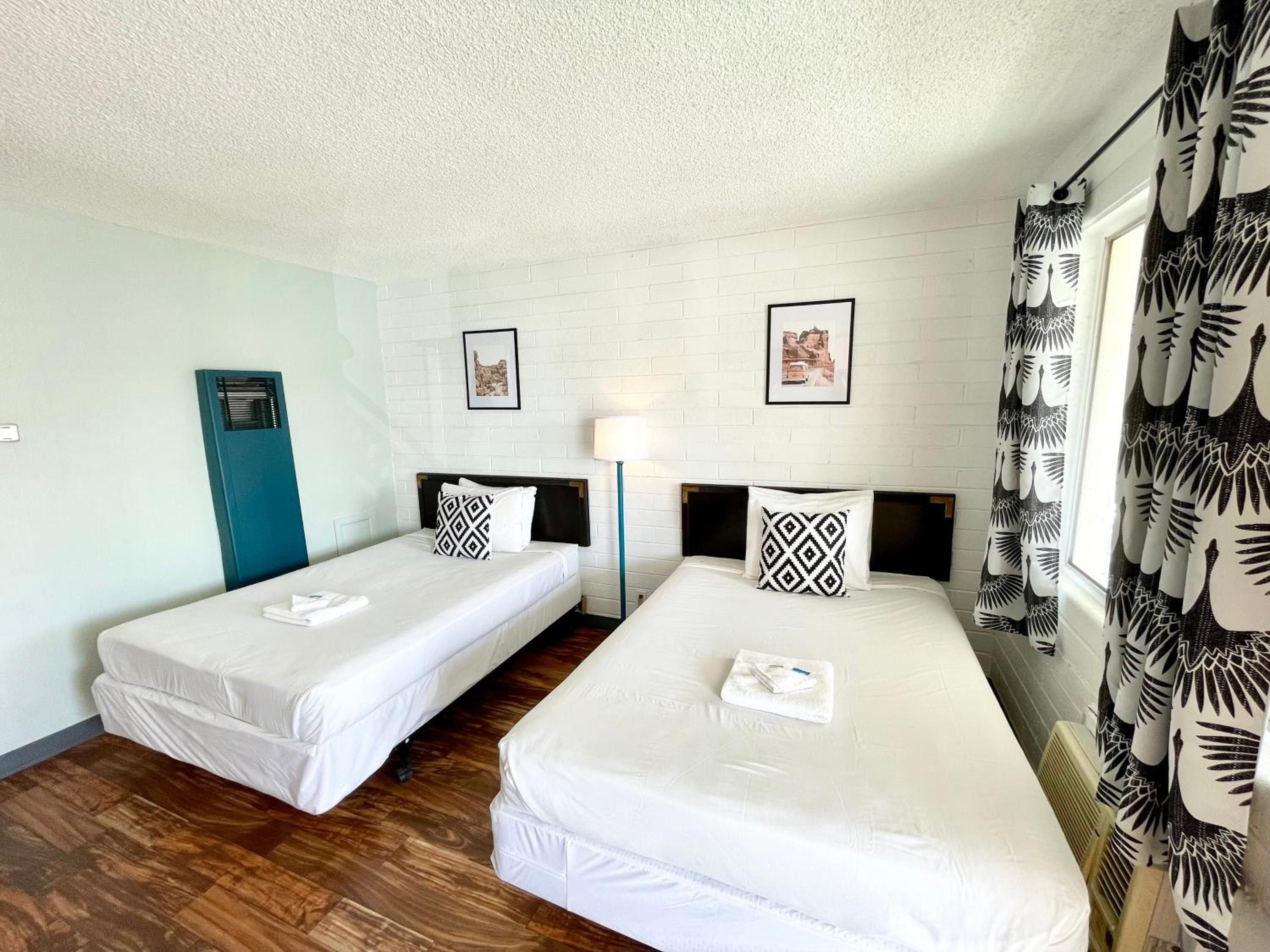 Double Room with Two Double Beds photo 3