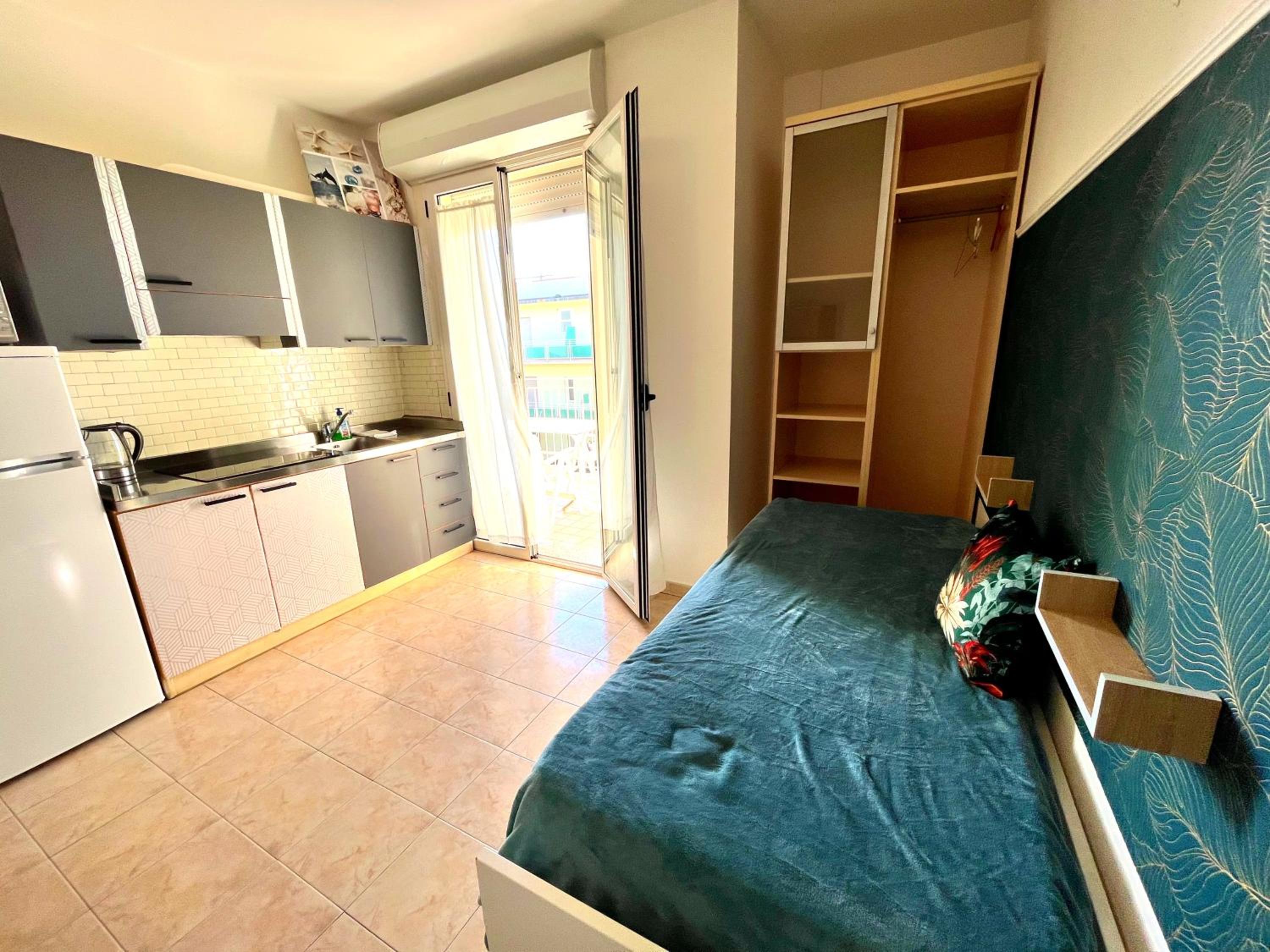Large One-Bedroom Apartment with Sea View  - Photo 9