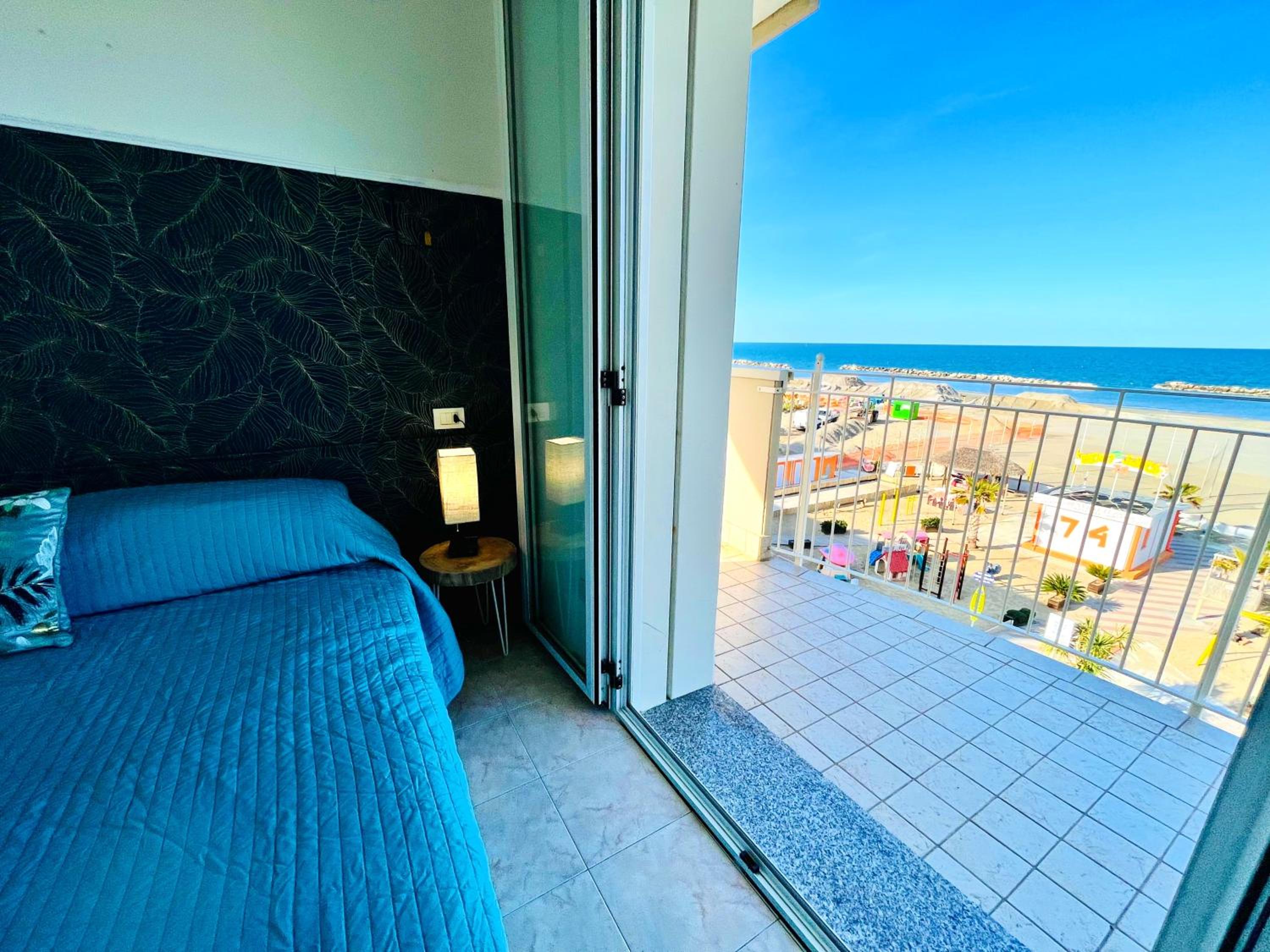 Large One-Bedroom Apartment with Sea View  - Photo 18