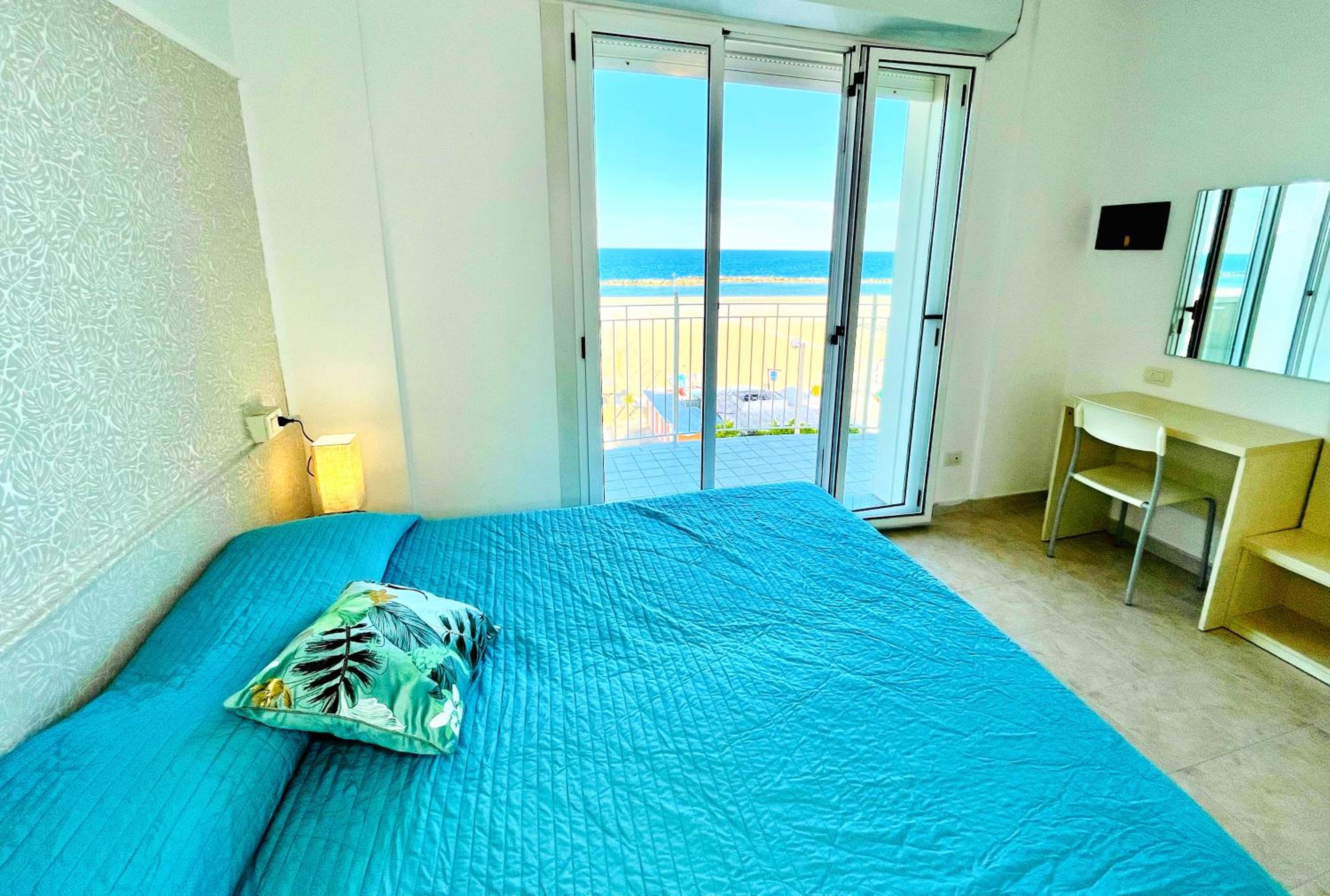 Large One-Bedroom Apartment with Sea View  - Photo 21