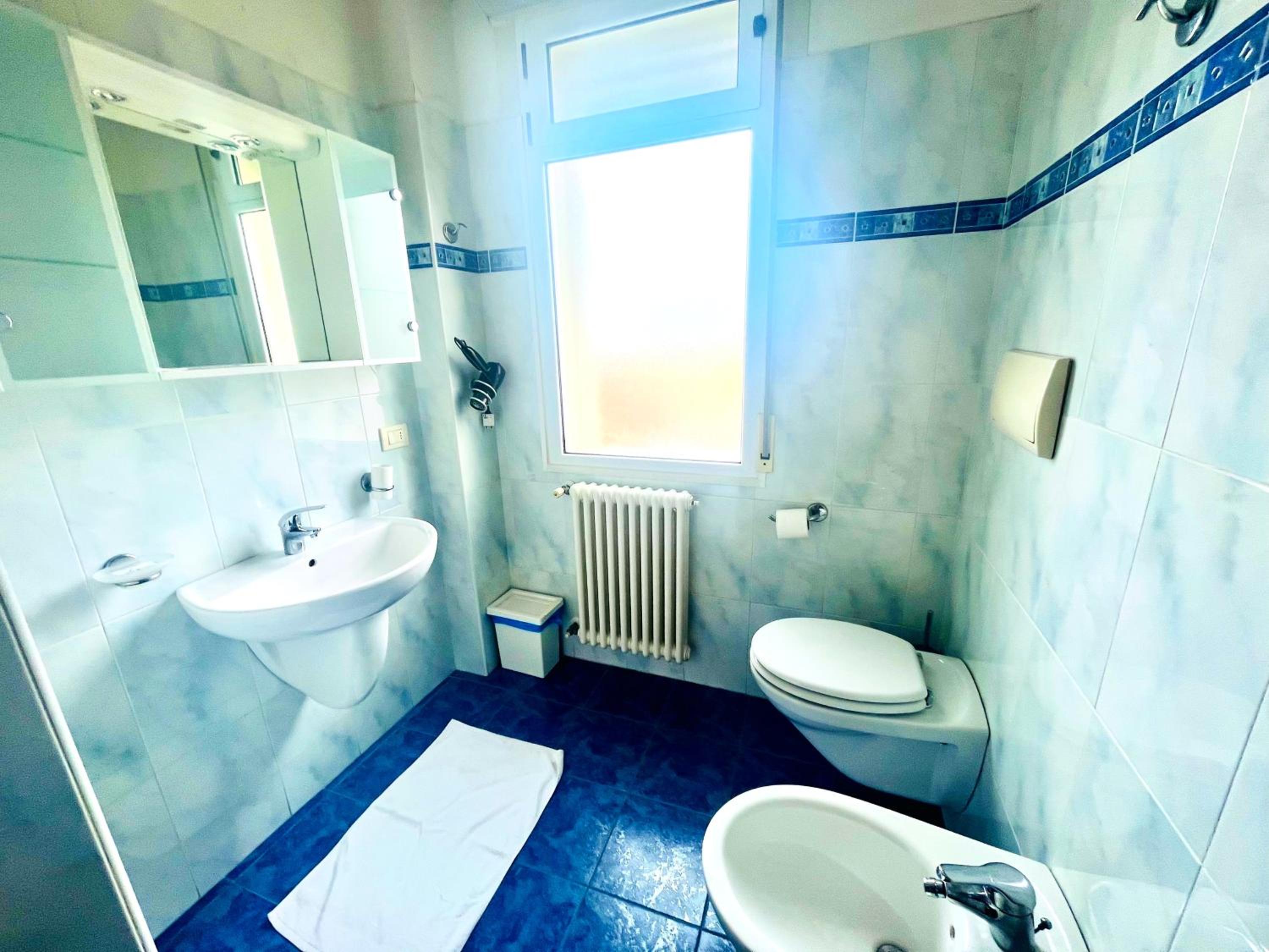 Large One-Bedroom Apartment with Sea View  - Photo 15
