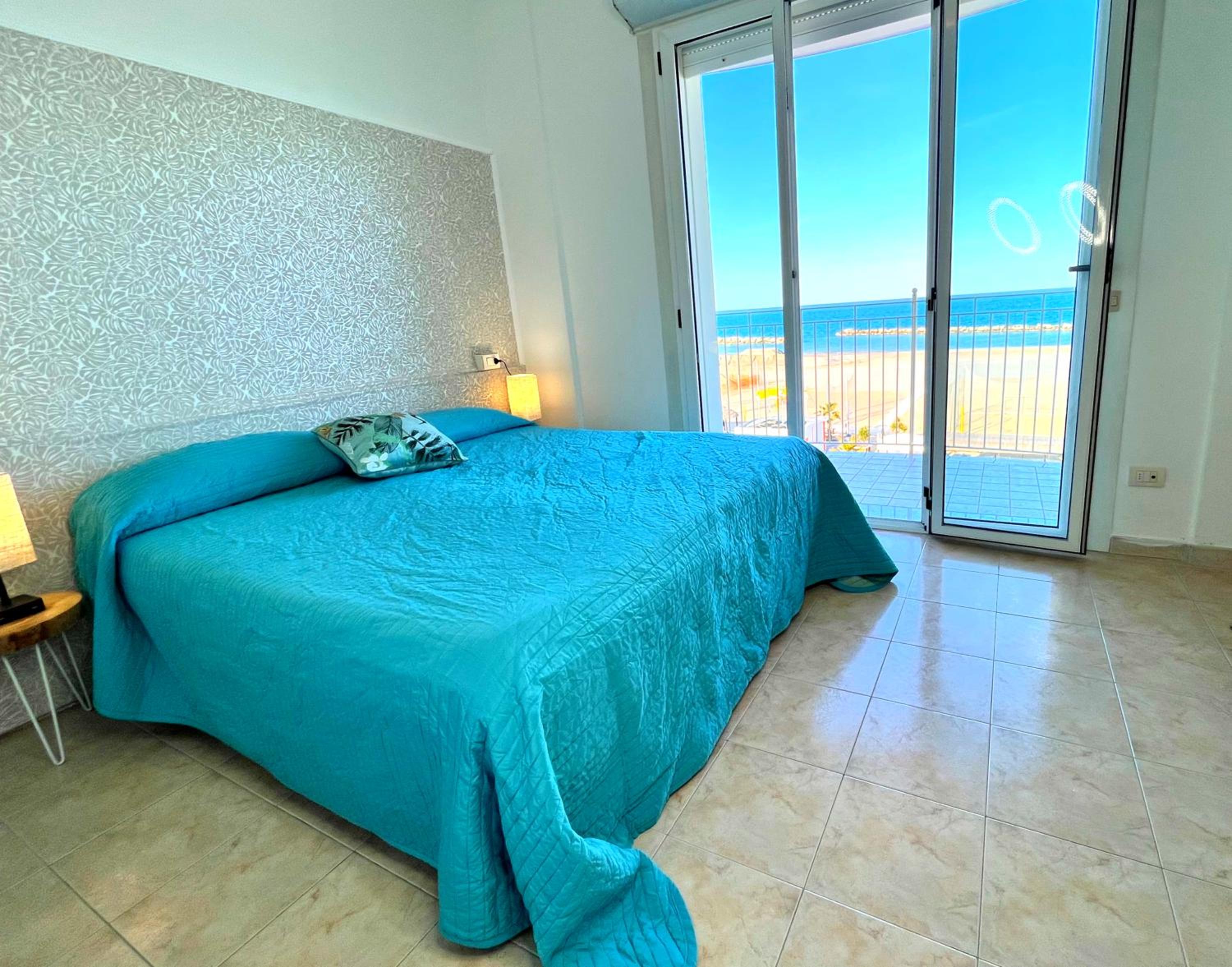 Large One-Bedroom Apartment with Sea View  - Photo 19