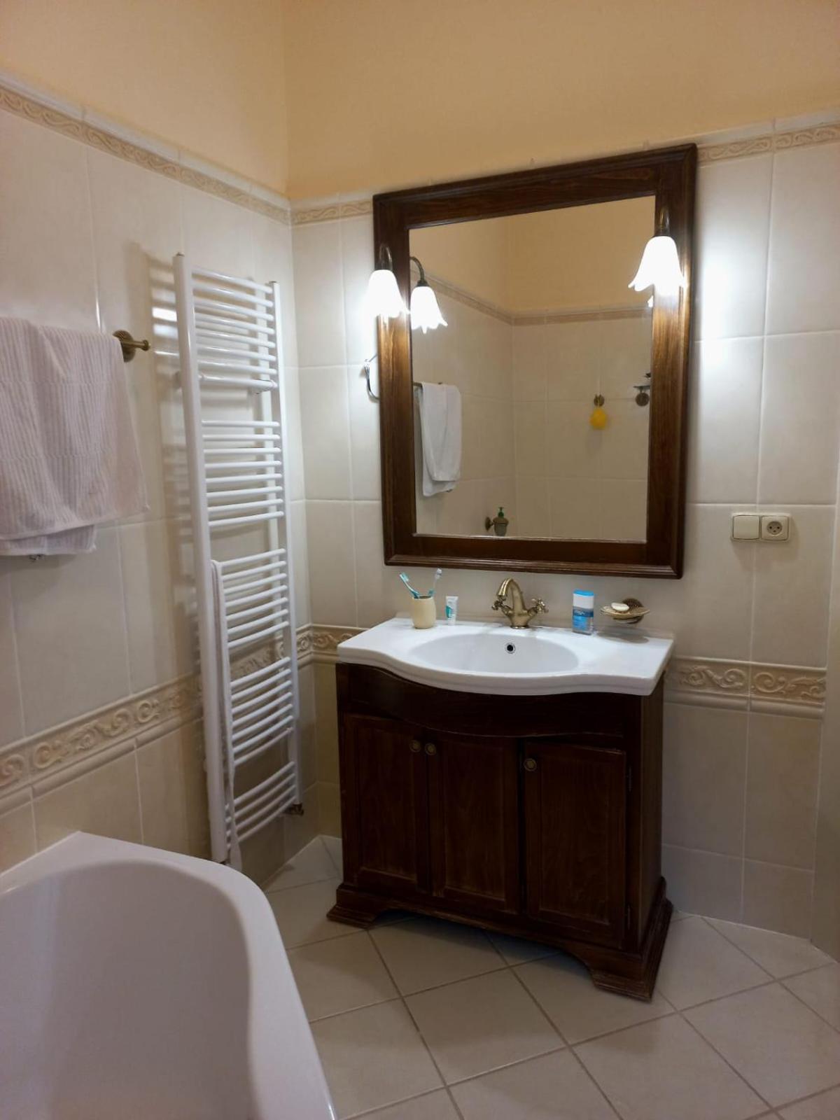 One-Bedroom Apartment - Photo 29