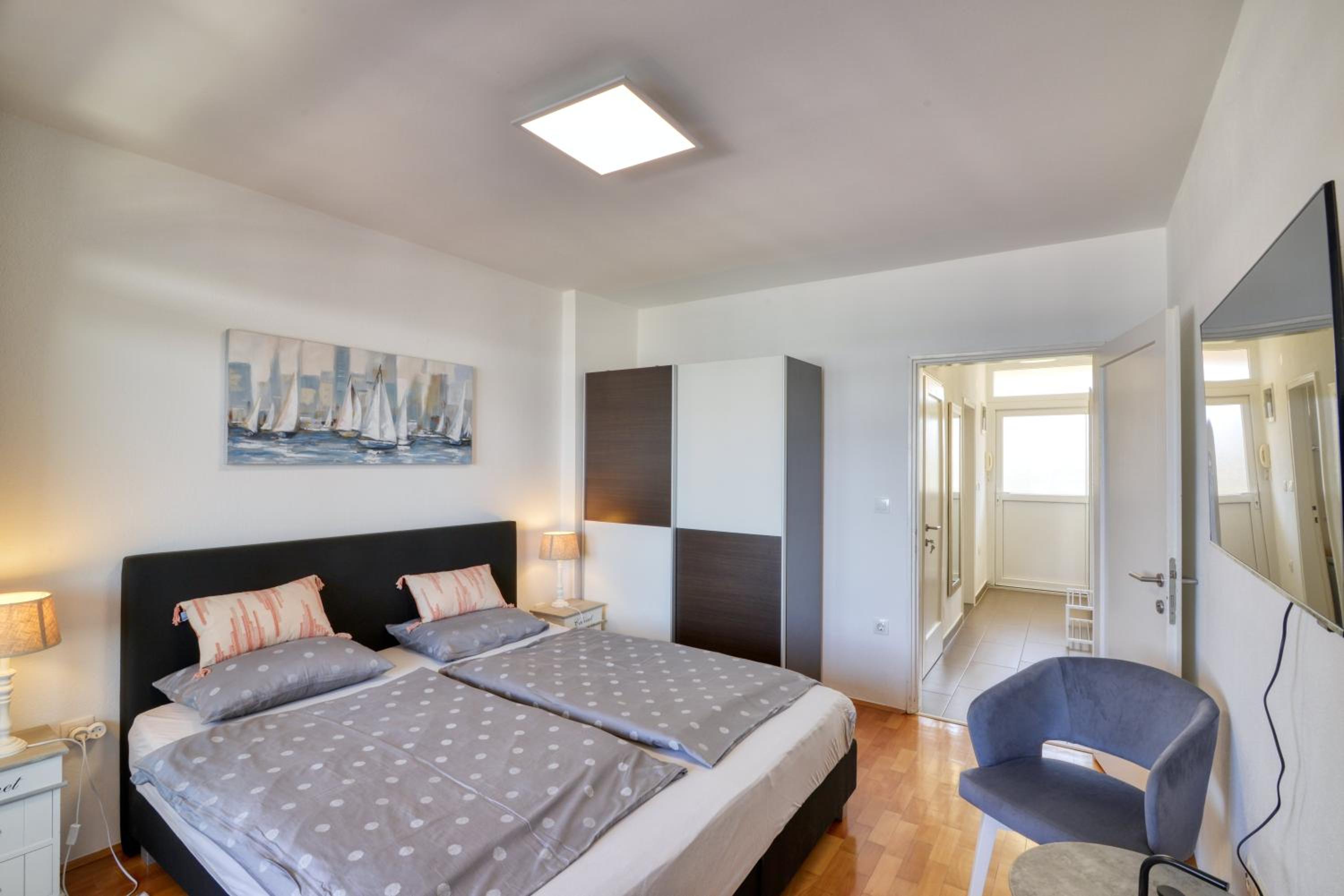 Studio Apartment photo 1