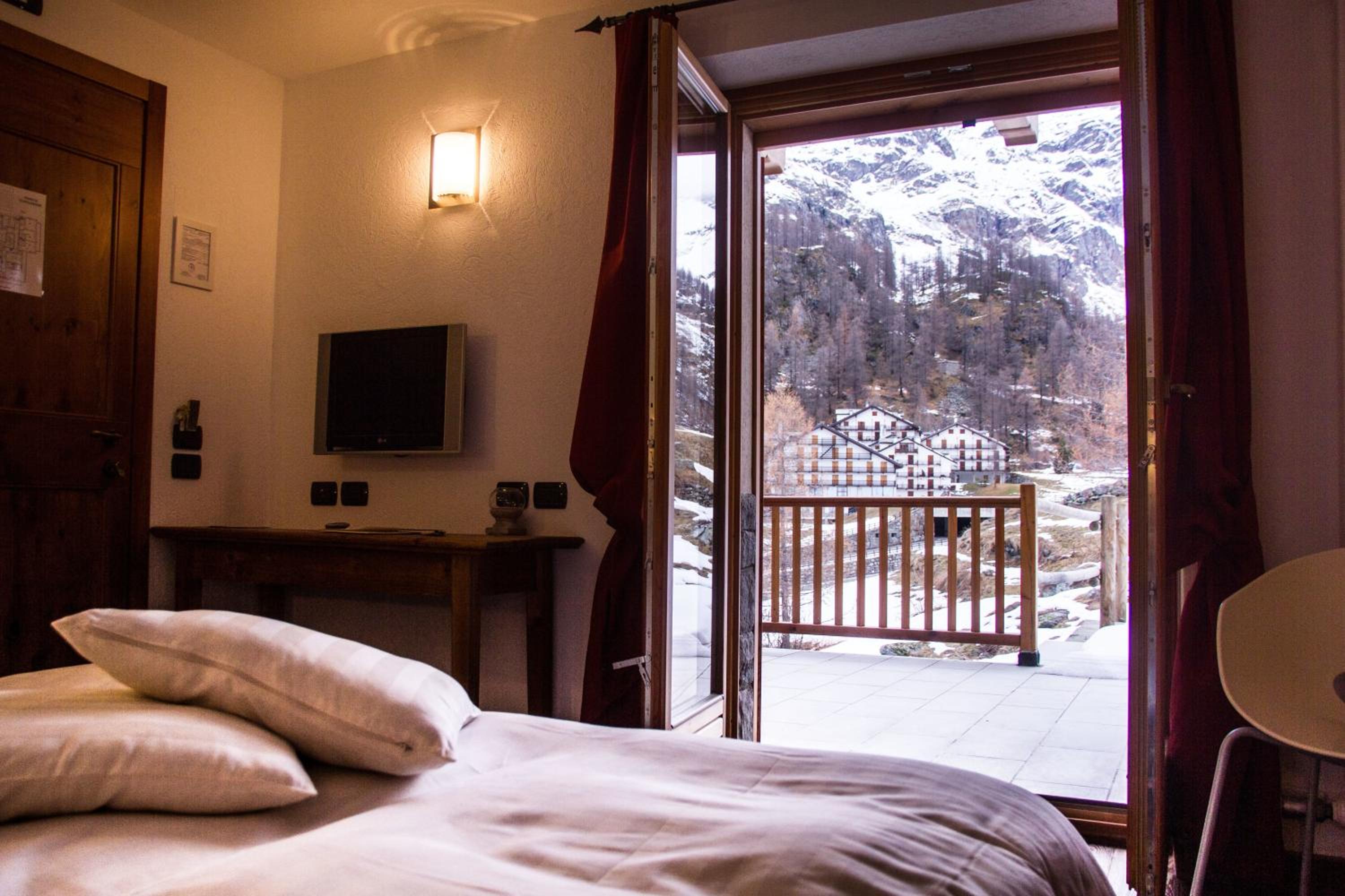Double or Twin Room with Balcony - Photo 20
