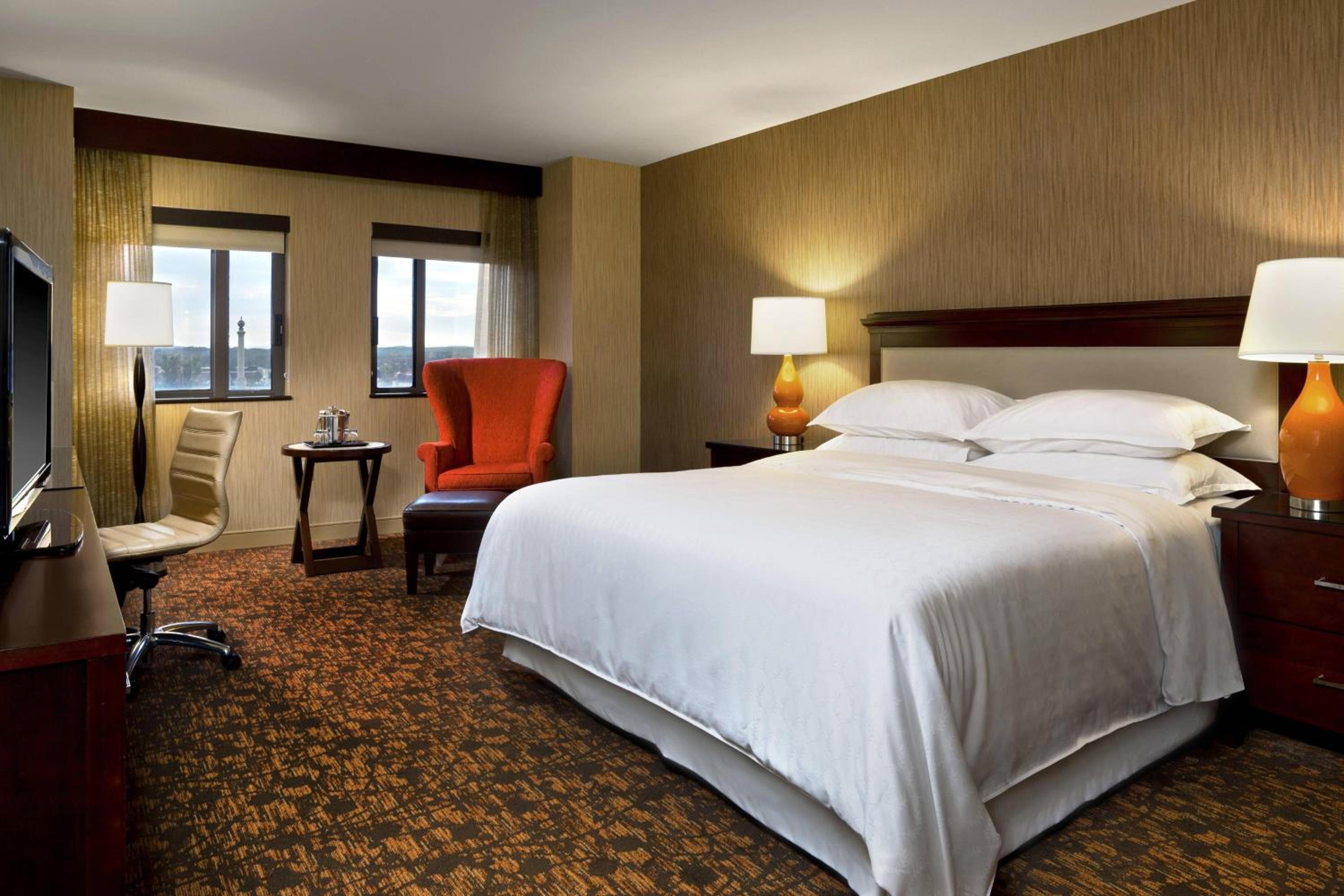 Guest Room, 1 King - Photo 1