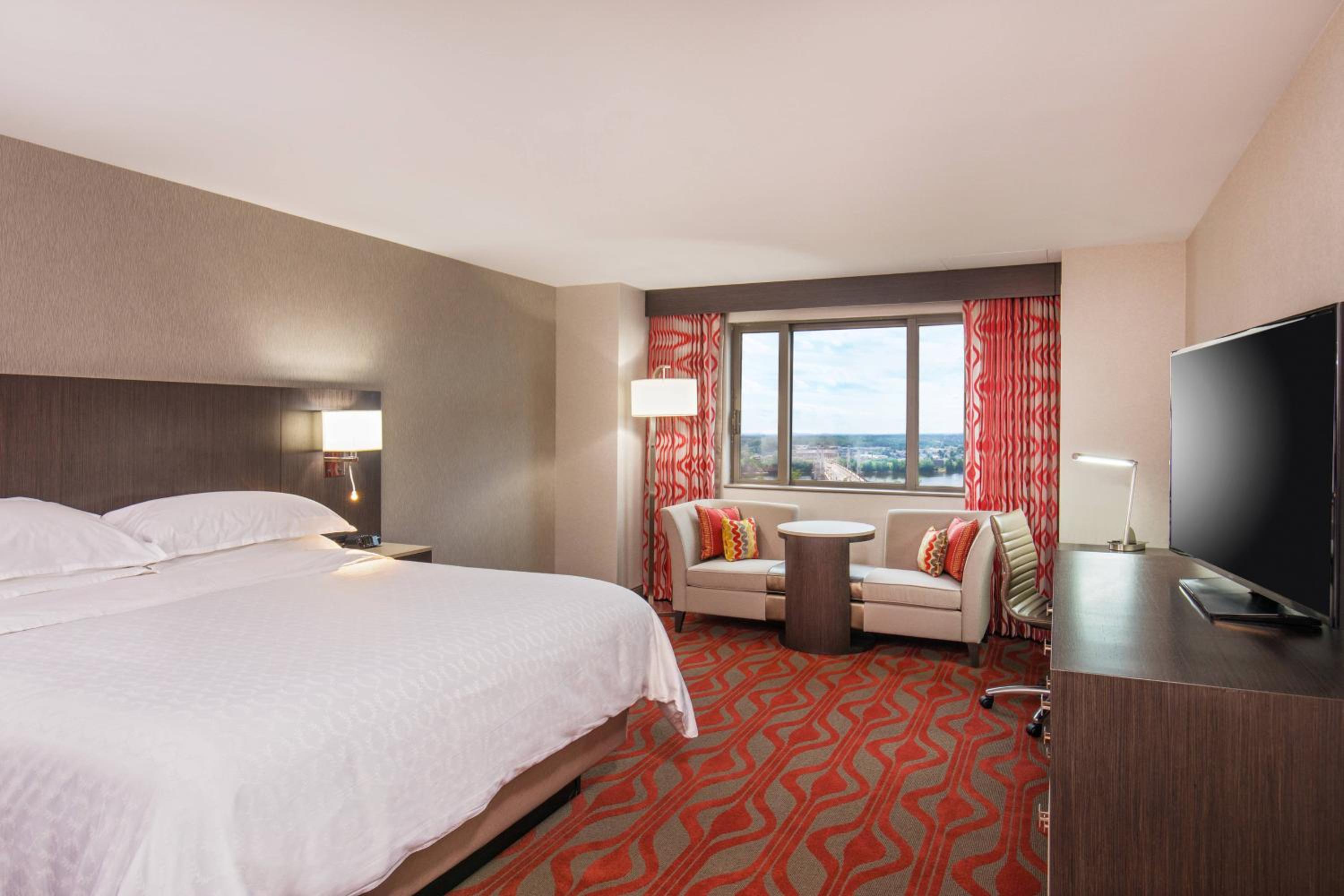 Larger Guest room, 1 King, High floor - Photo 1