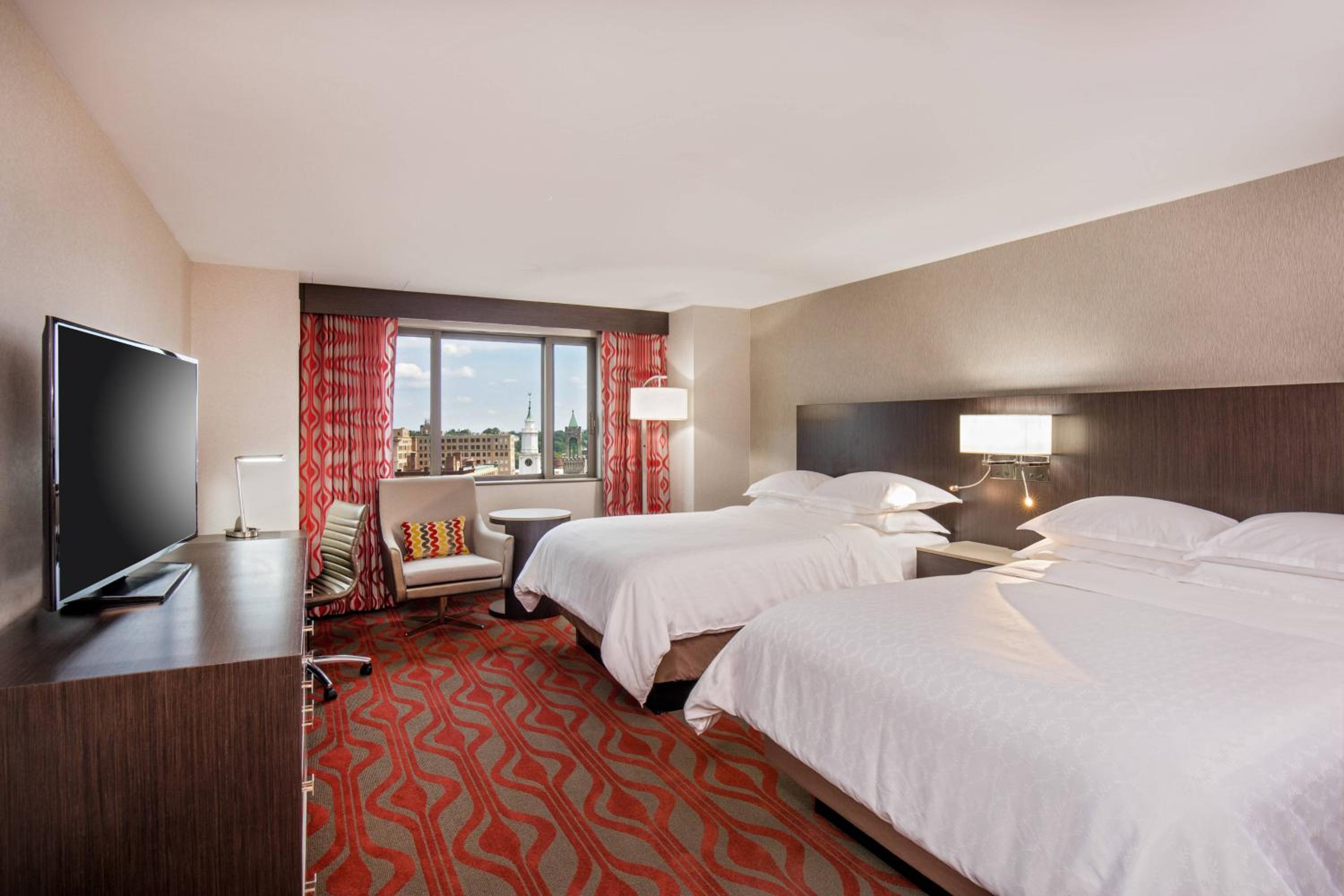 Club level, Guest room, 2 Queen, High floor - Photo 1