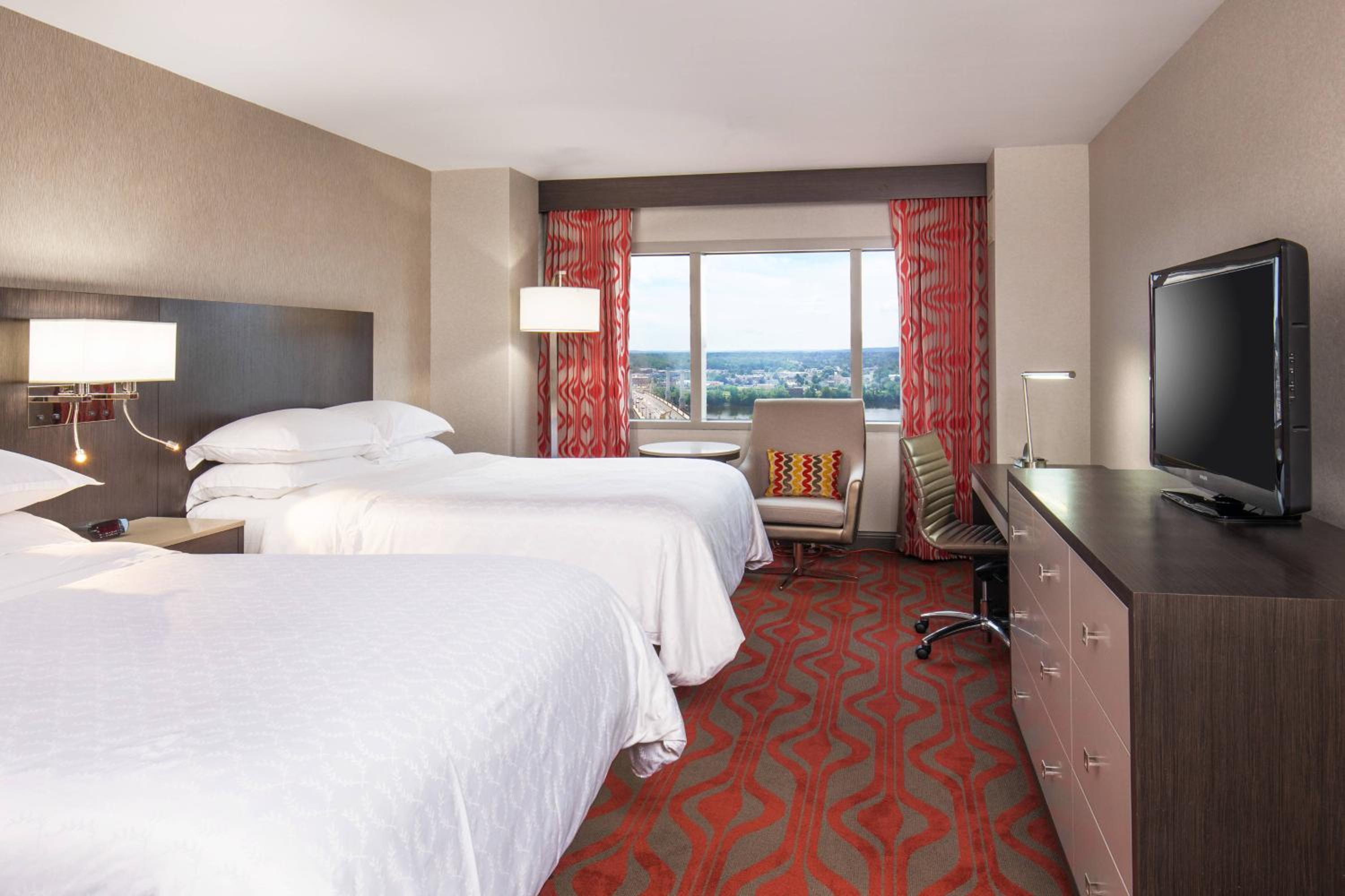 Guest room, 2 Queen, High floor - Photo 1