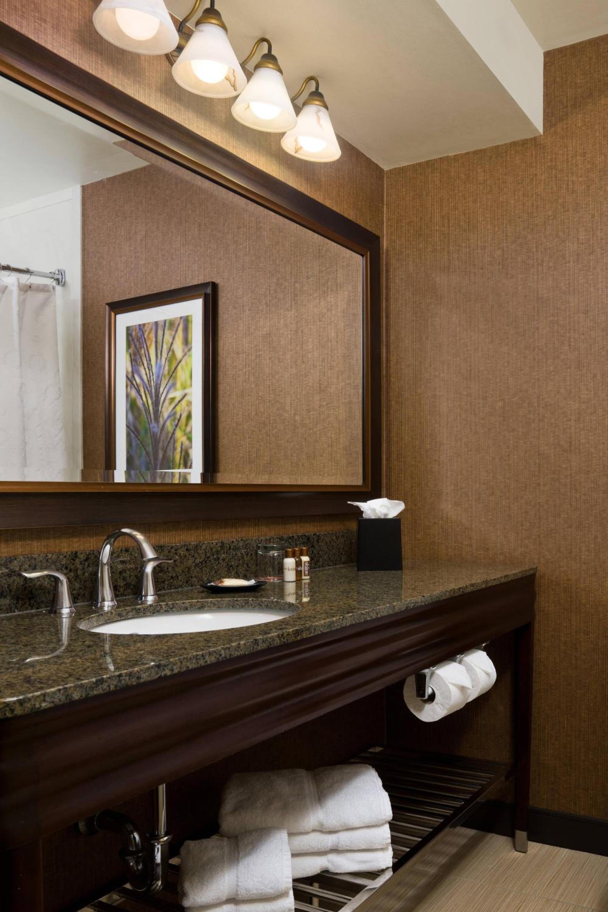 Guest Room, 1 King - Photo 2