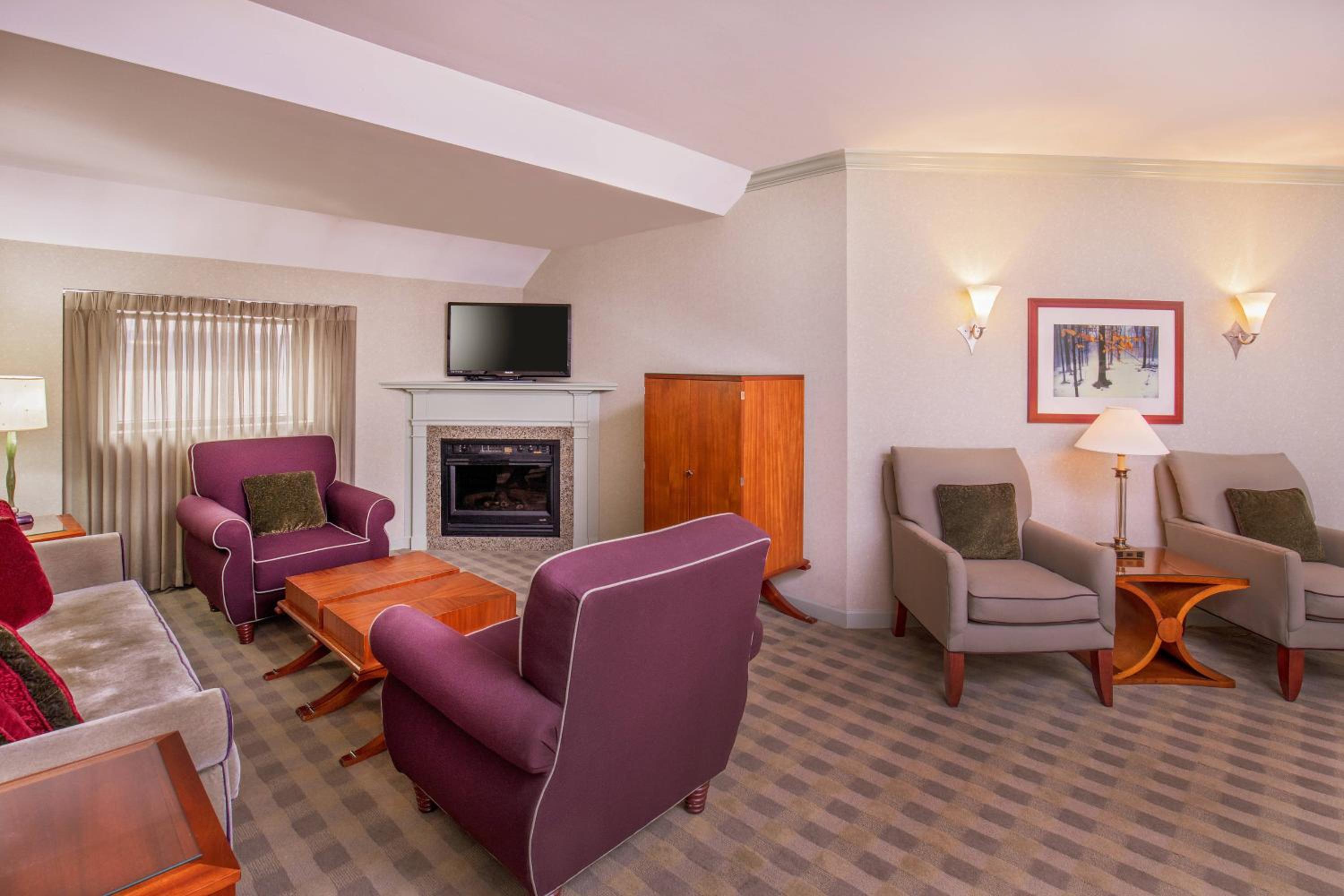 Club level, Presidential Suite, 1 King, City view, Low floor photo 1