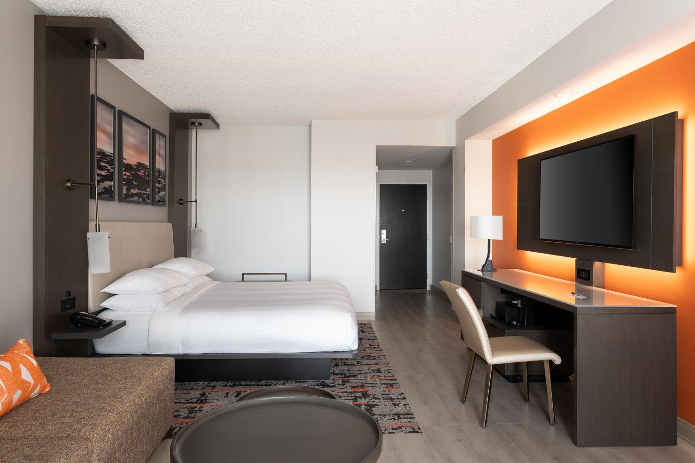 Executive King Room with Sofa Bed - Photo 12