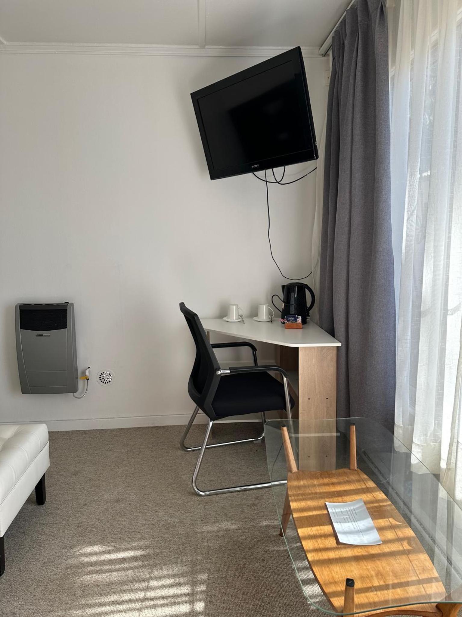 Single Room with Bathroom photo 1