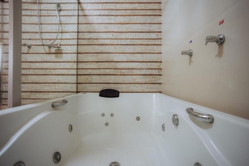Quadruple Room with Bath photo 2