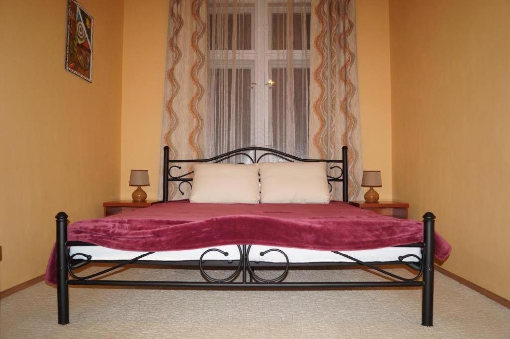 One-Bedroom Apartment - Photo 12