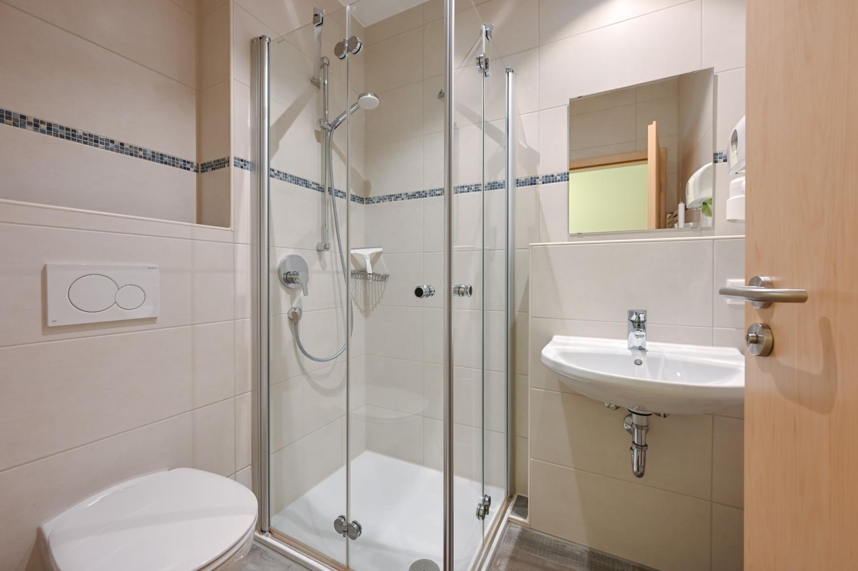 Single Room with Private Bathroom photo 2