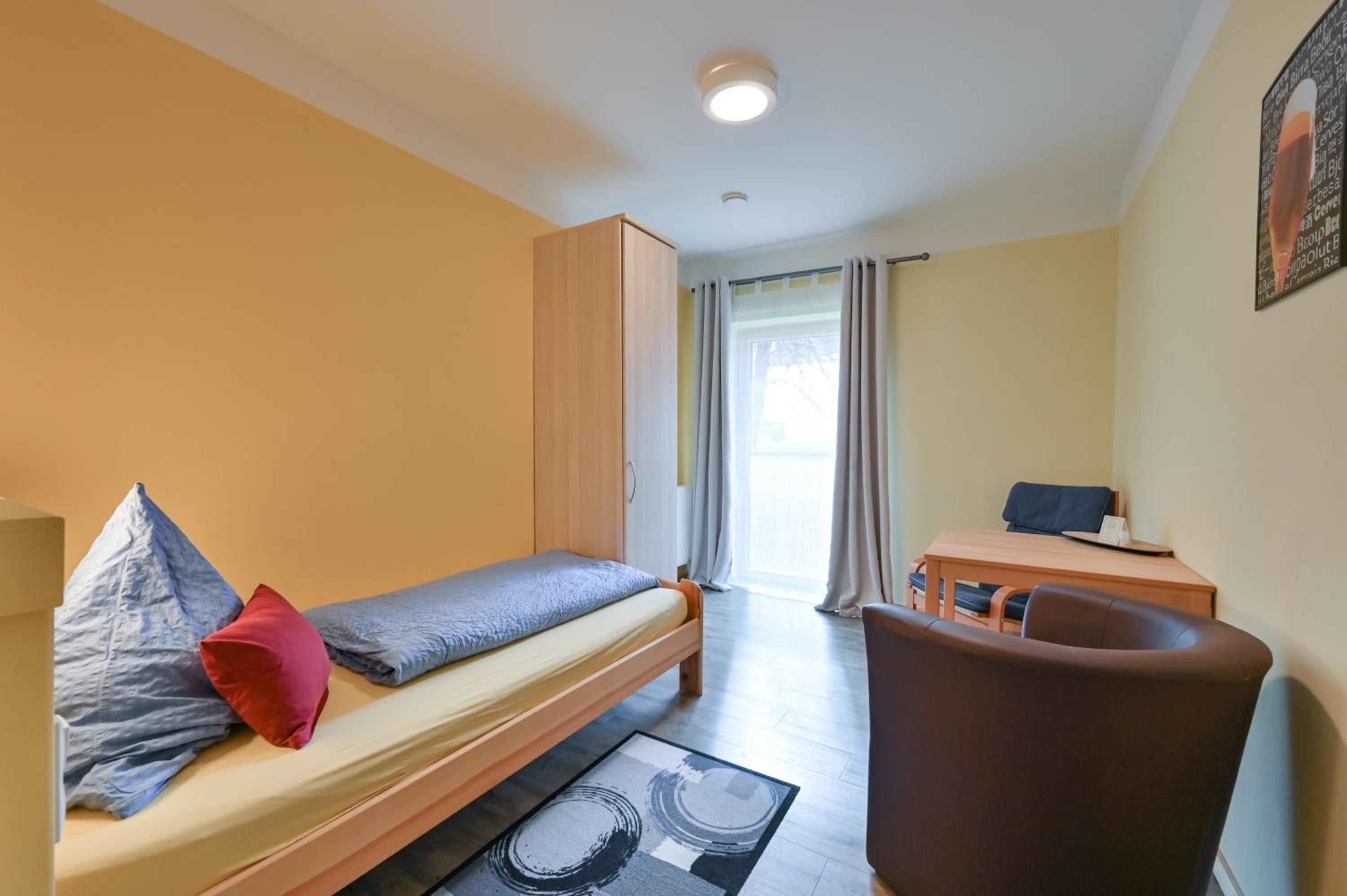 Single Room with Shared Bathroom photo 1