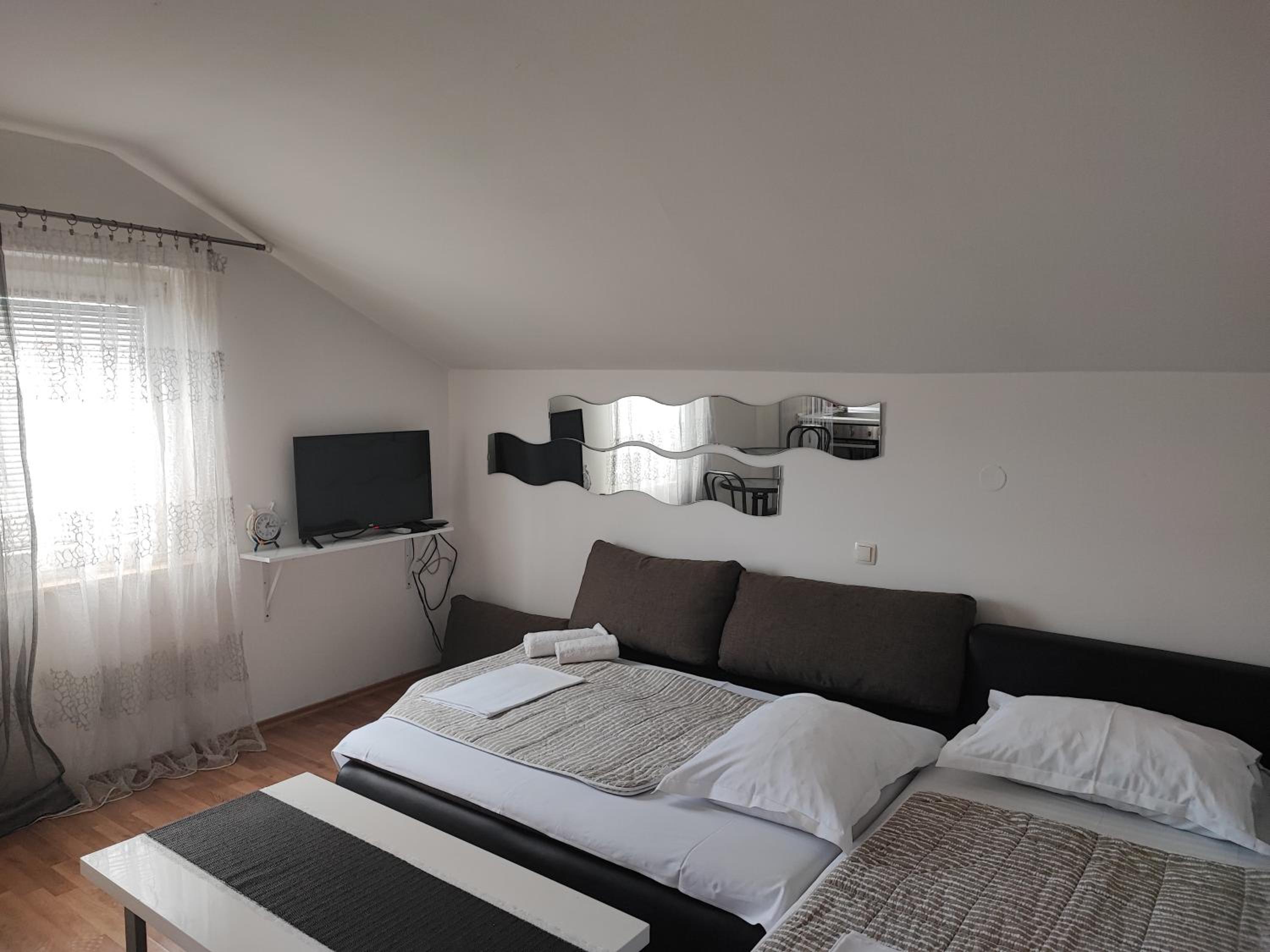 One-Bedroom Apartment photo 2