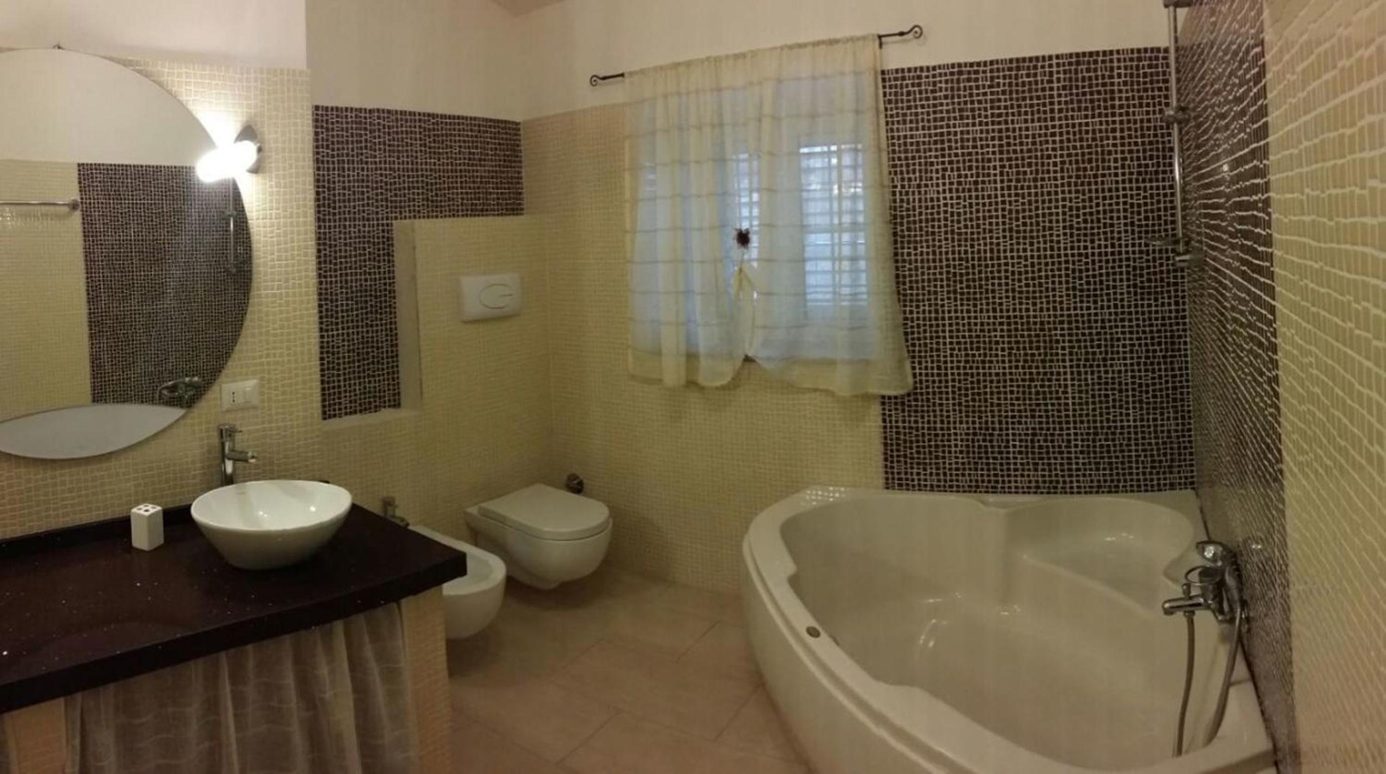 Single Room with Private Bathroom photo 3