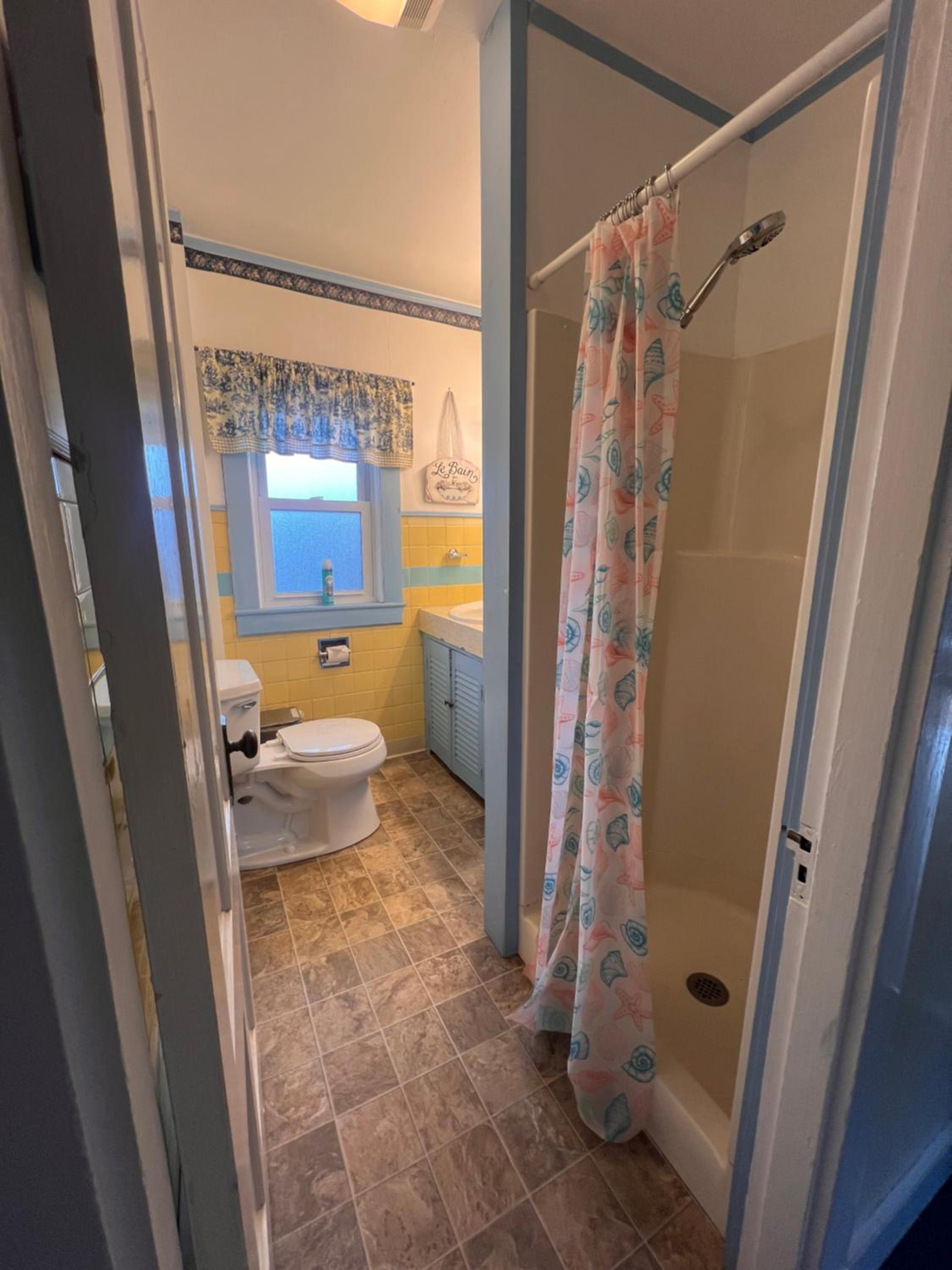 Queen Suite with Pool View