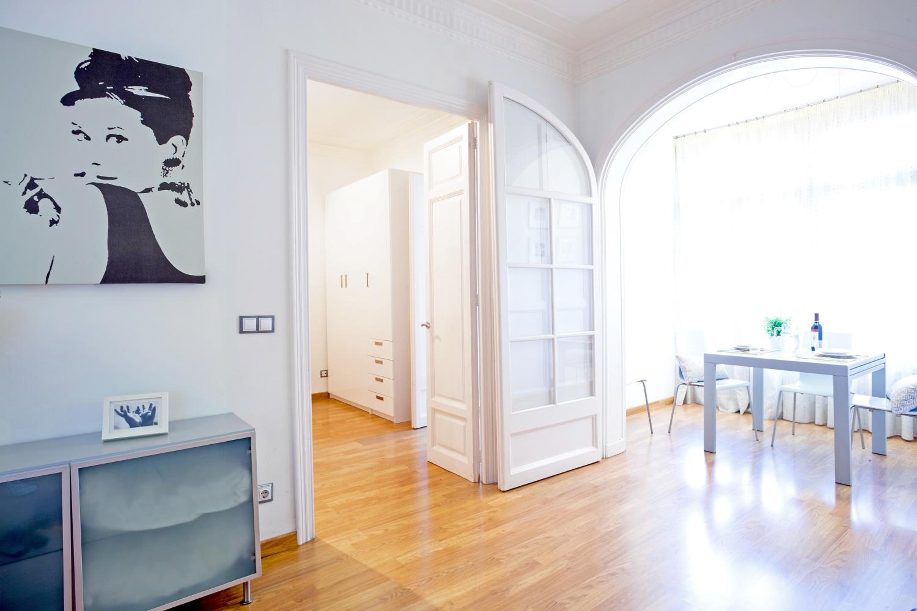 Two-Bedroom Apartment - Gran Via Street (4 Adults) photo 2