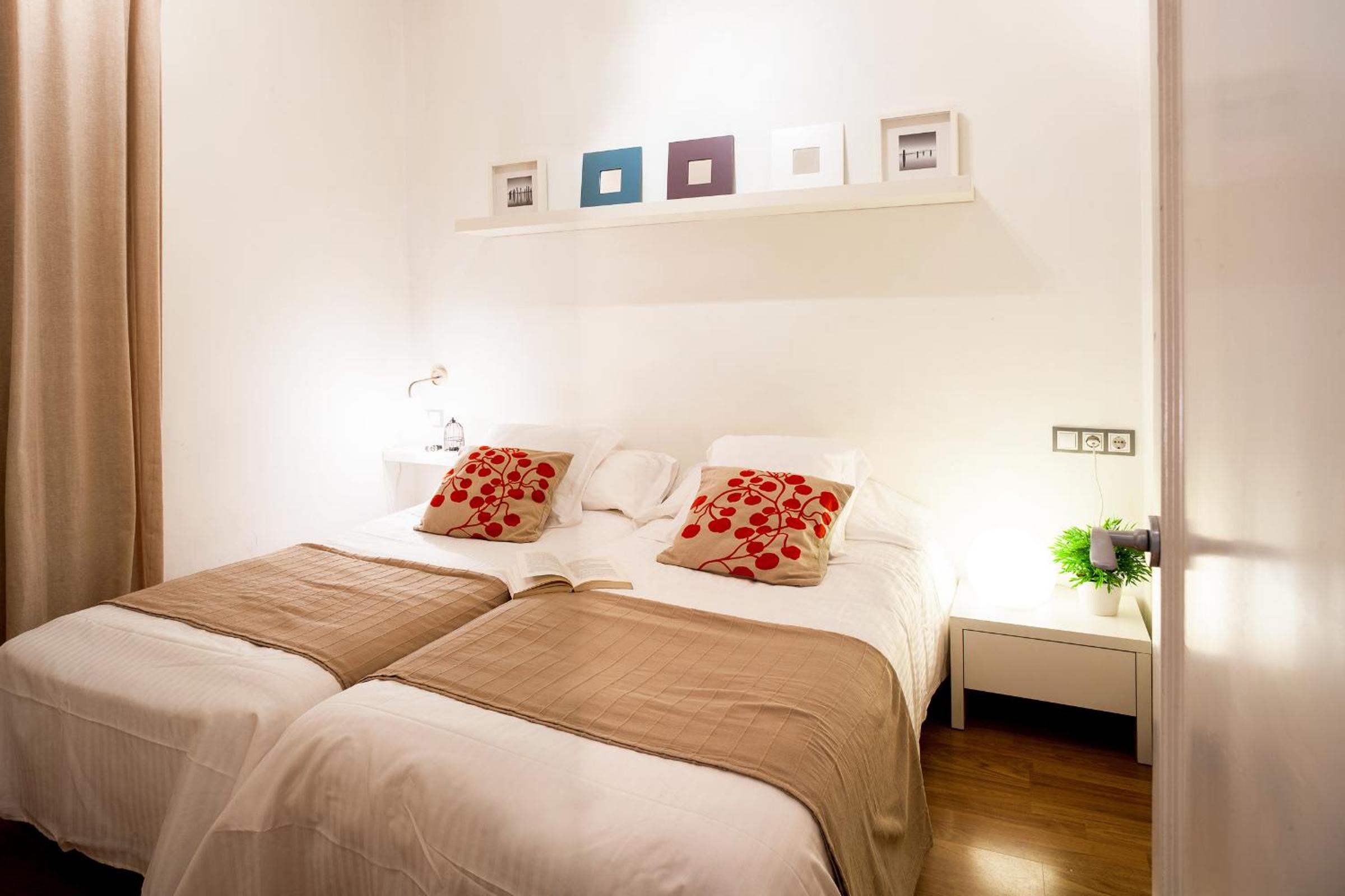 Two-Bedroom Apartment - Gran Via Street (4 Adults) photo 3
